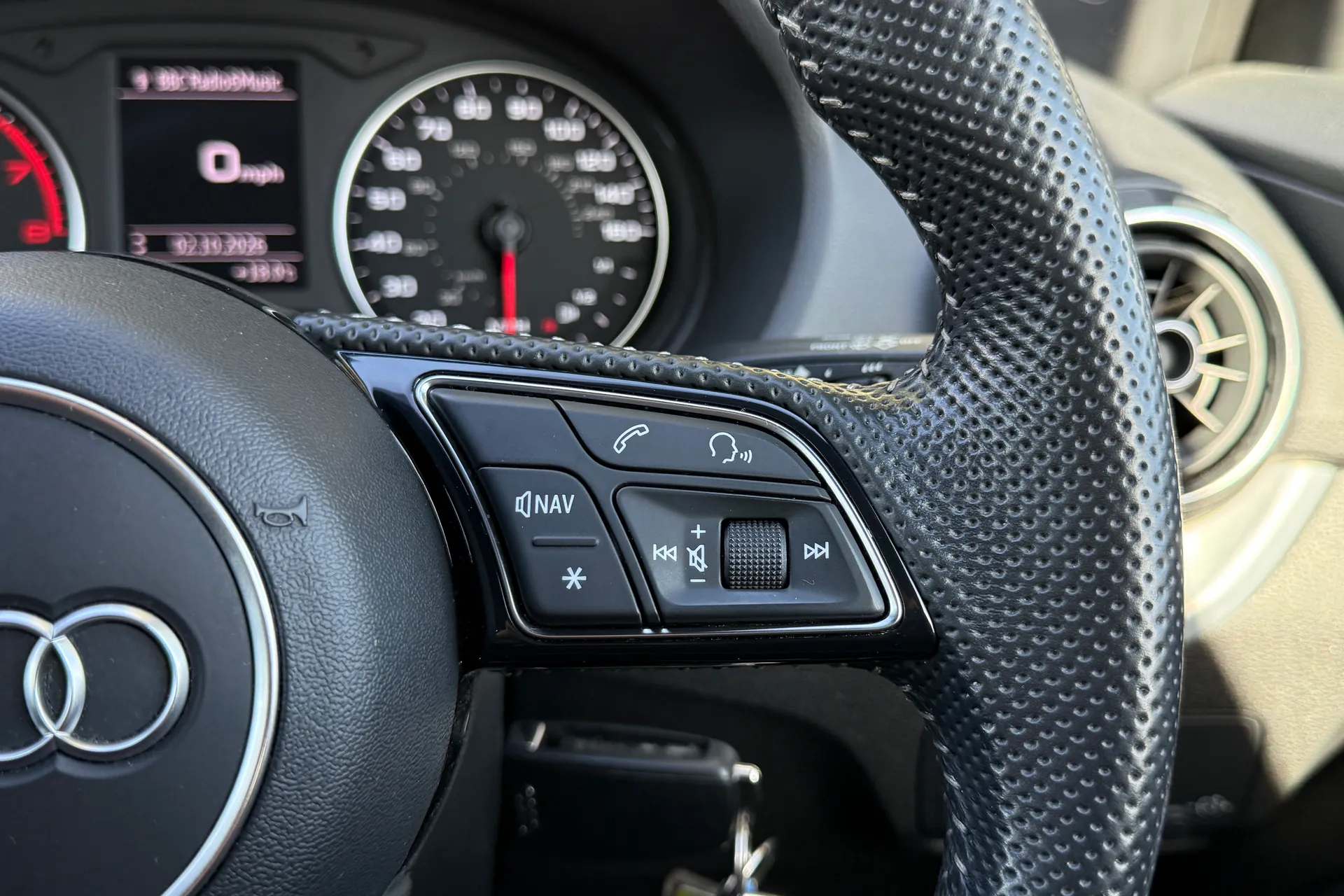 Audi Q2 thumbnail image number 41
