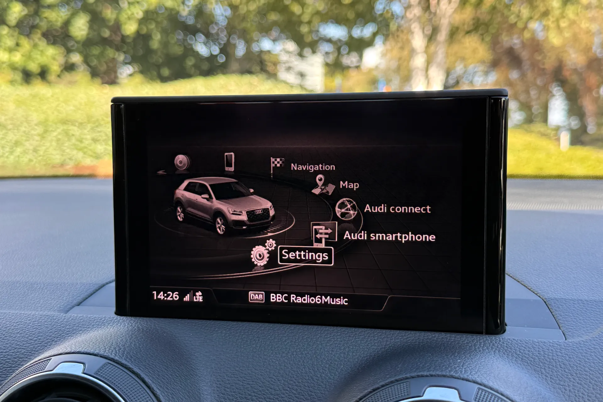 Audi Q2 thumbnail image number 12