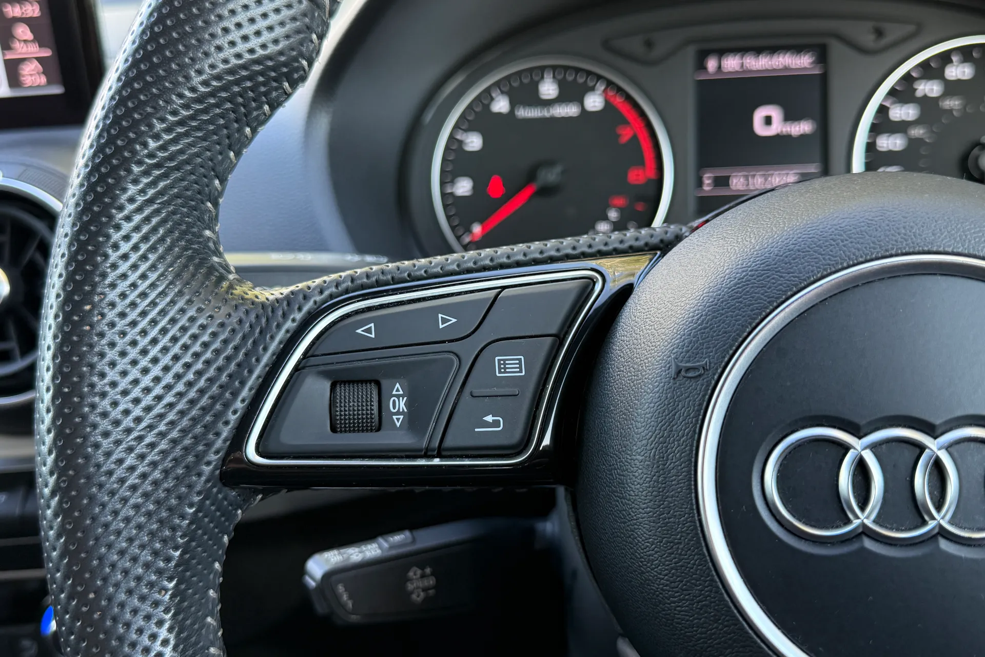 Audi Q2 thumbnail image number 40