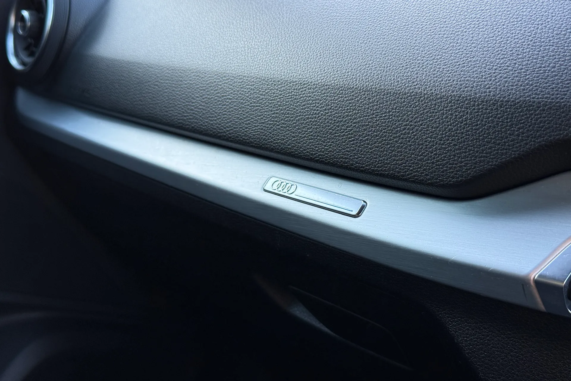 Audi Q2 thumbnail image number 23