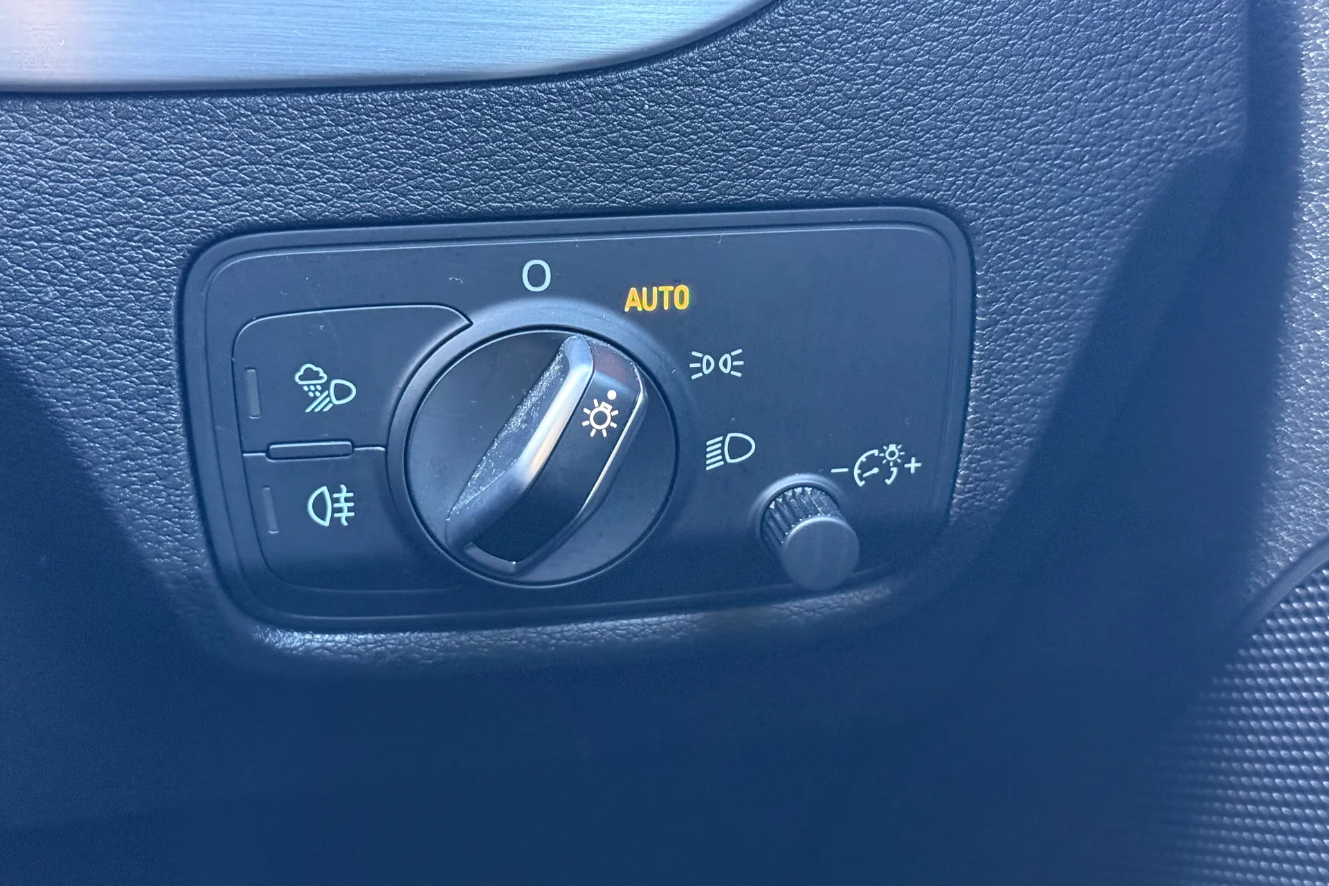 Audi Q2 thumbnail image number 18