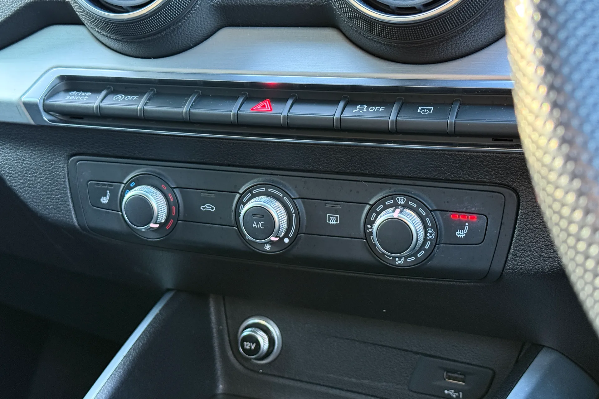 Audi Q2 thumbnail image number 19