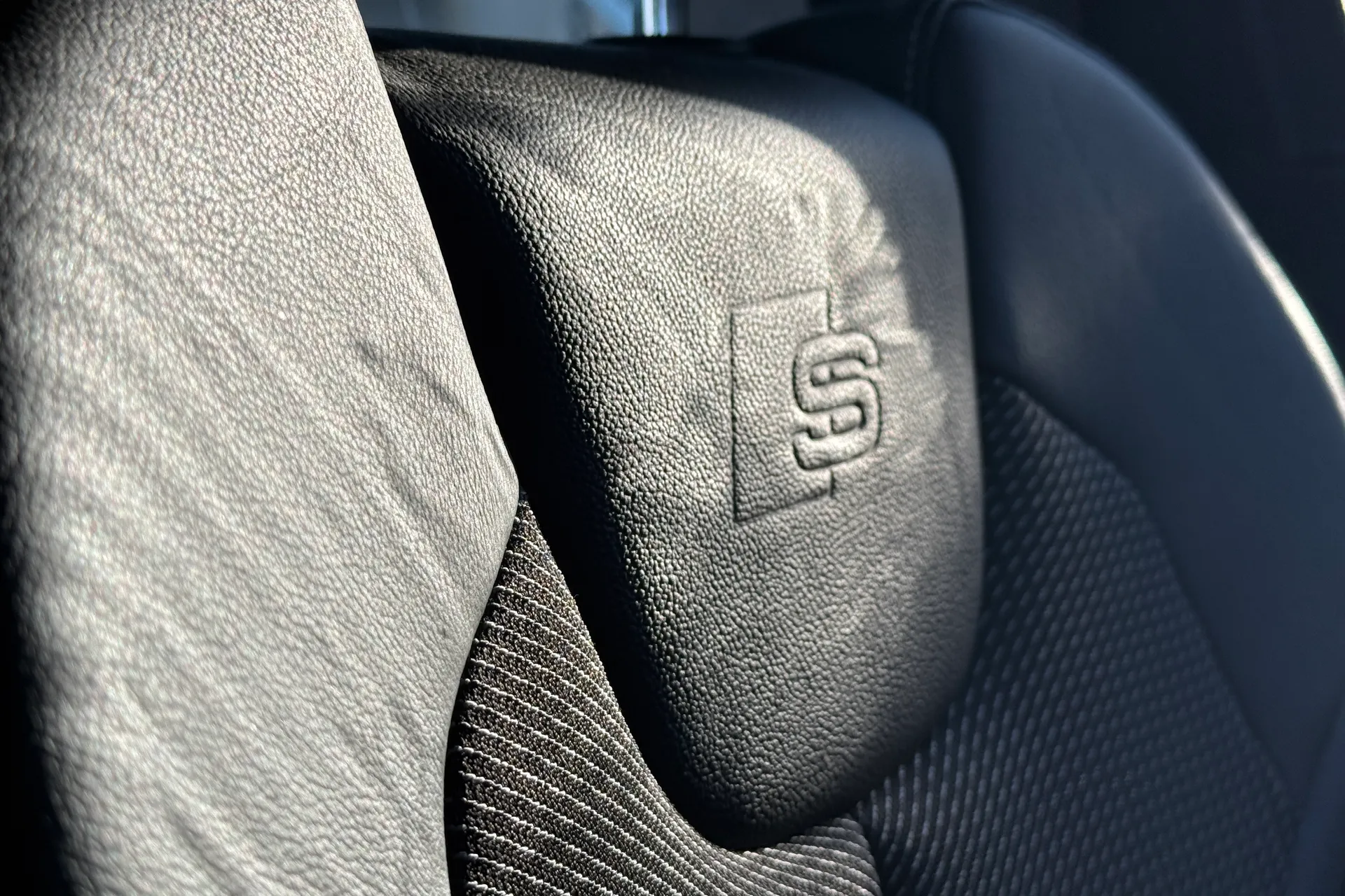 Audi Q2 thumbnail image number 21