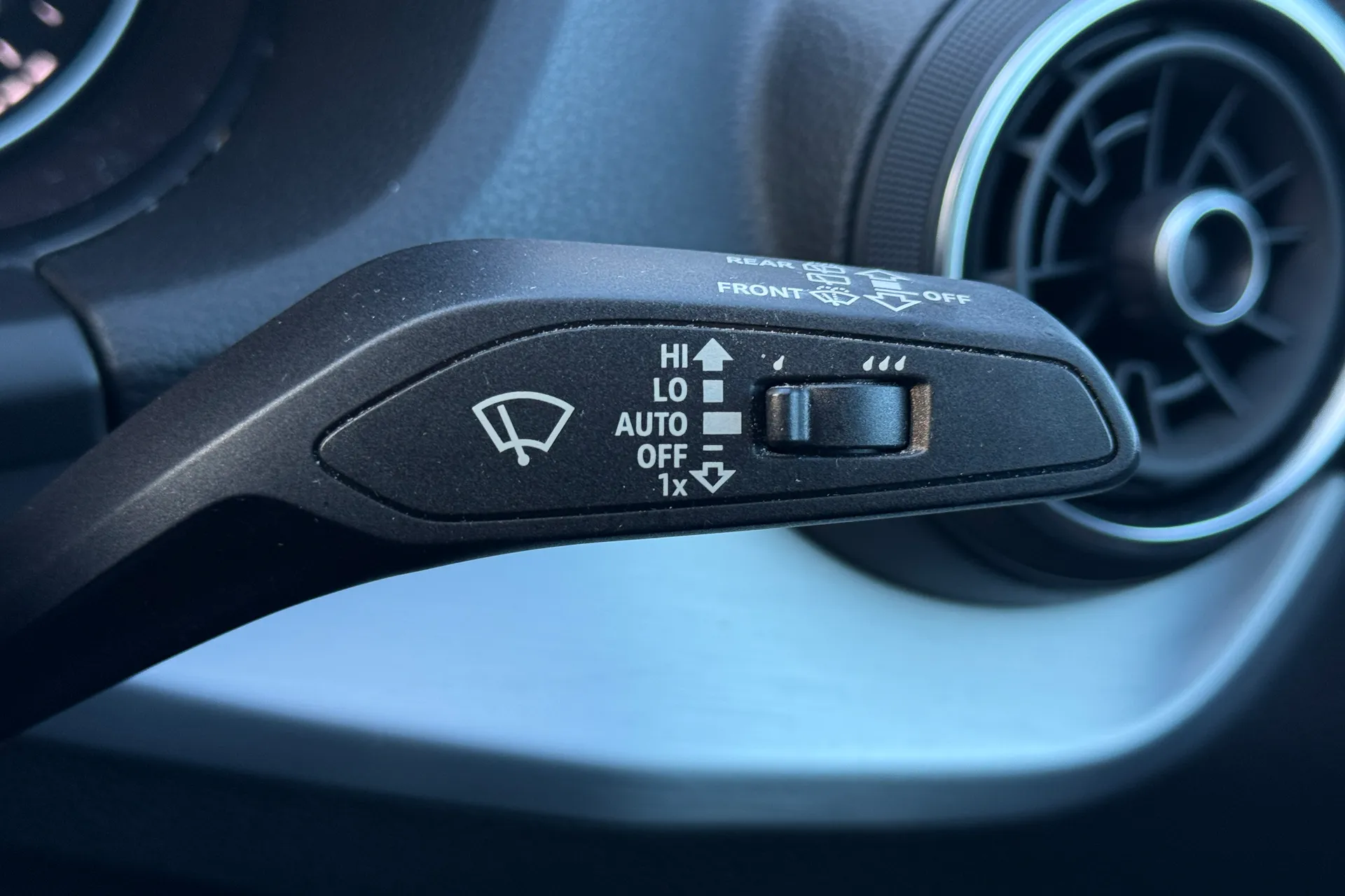 Audi Q2 thumbnail image number 15