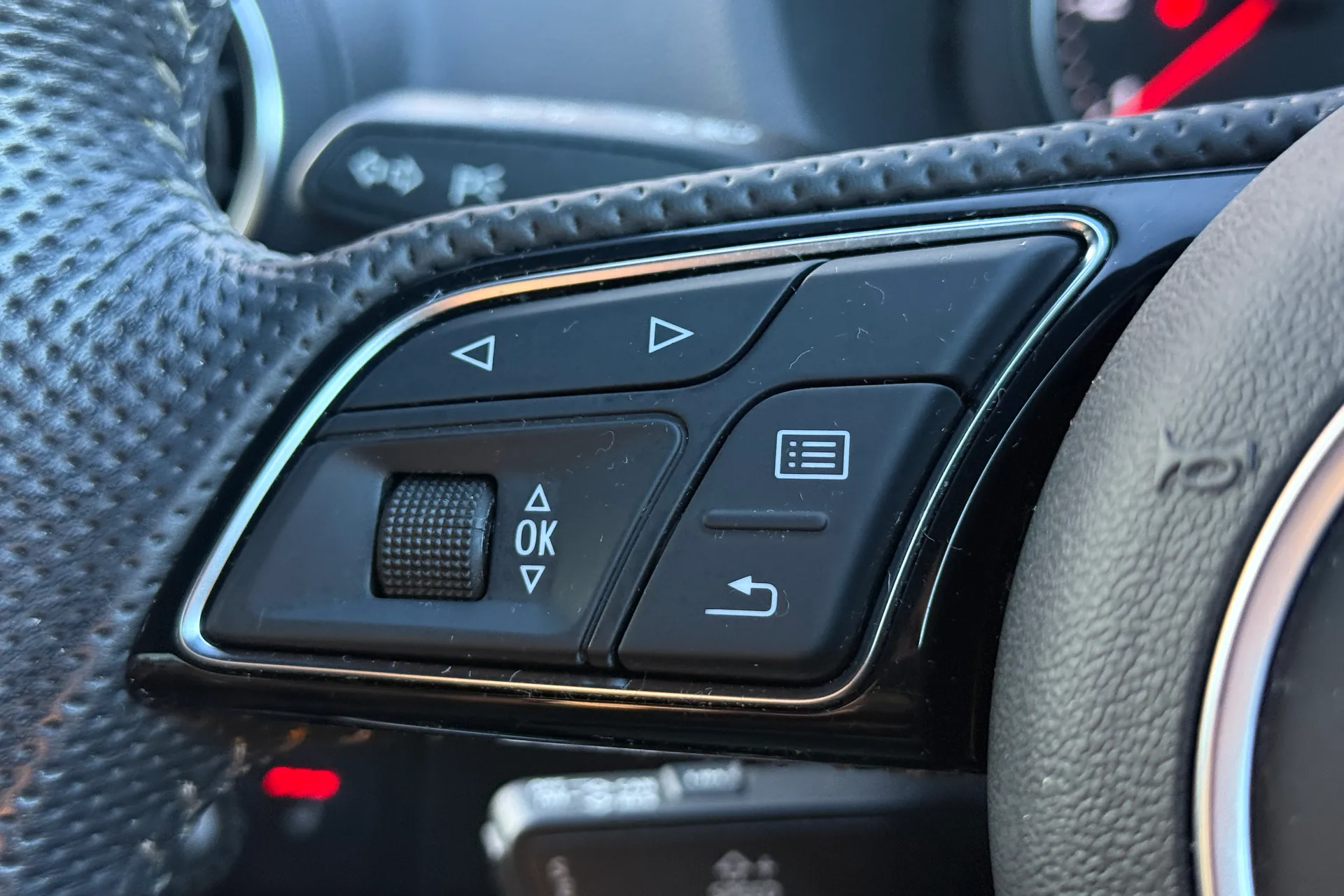 Audi Q2 thumbnail image number 16