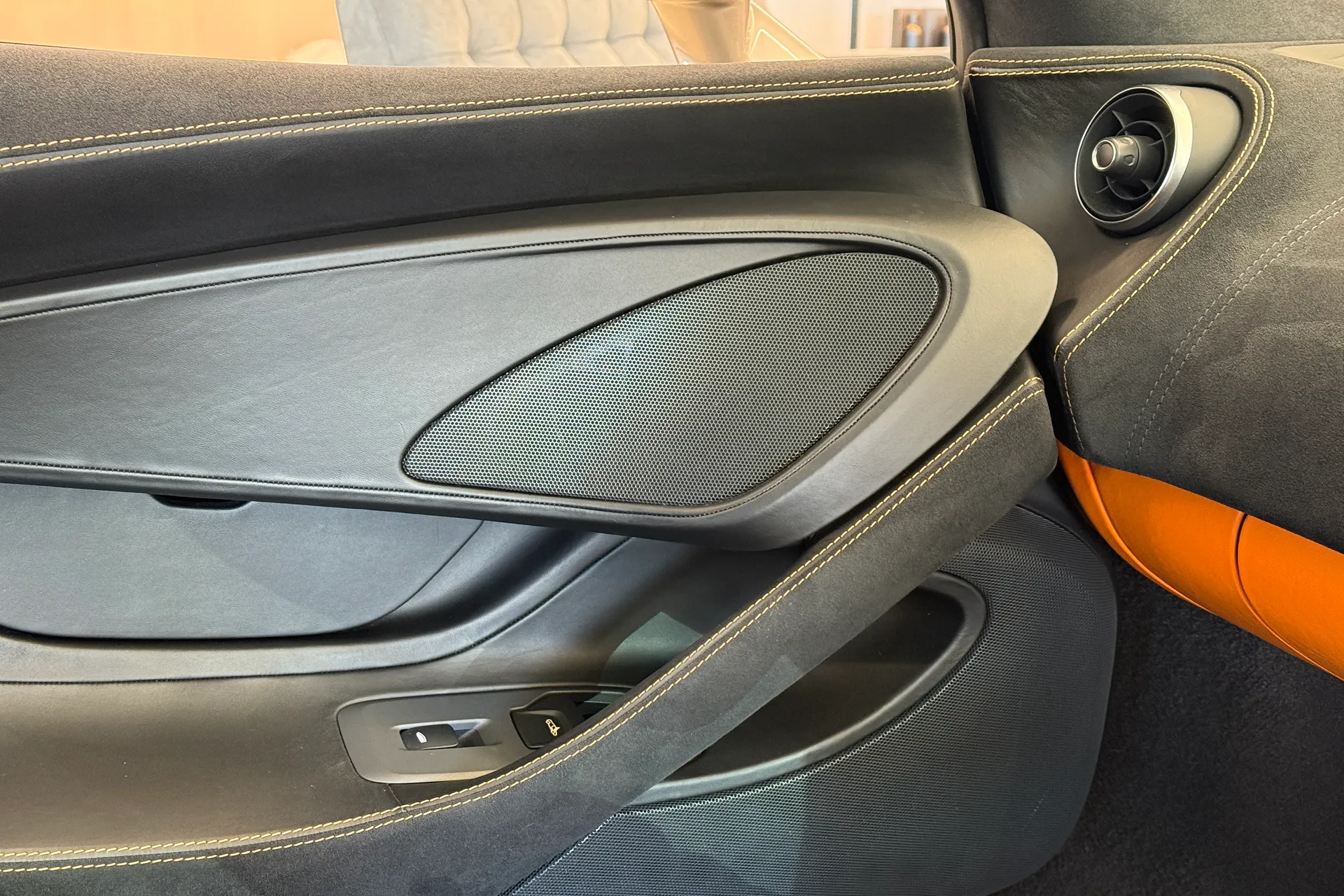 McLaren 540 thumbnail image number 10