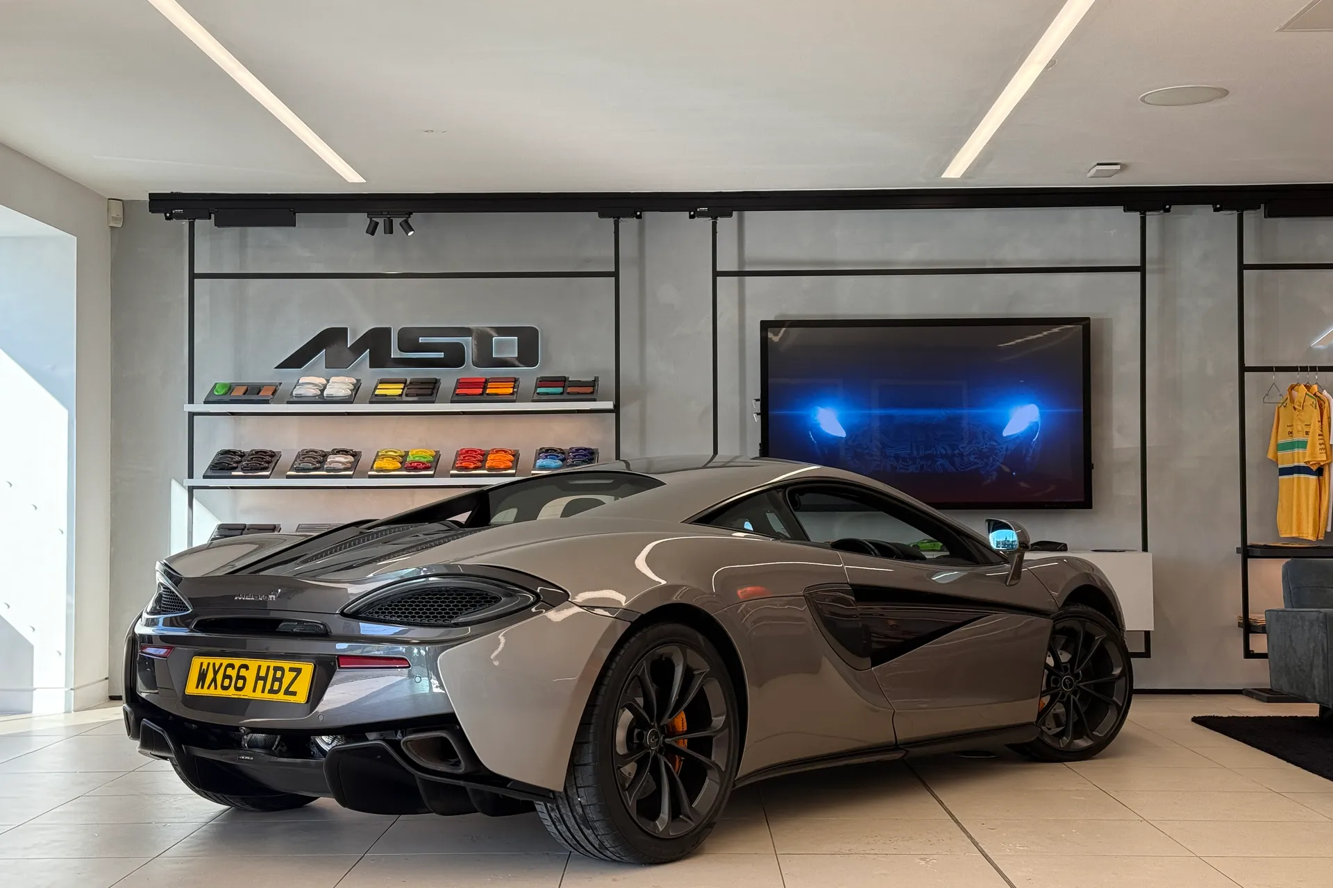 McLaren 540 thumbnail image number 35