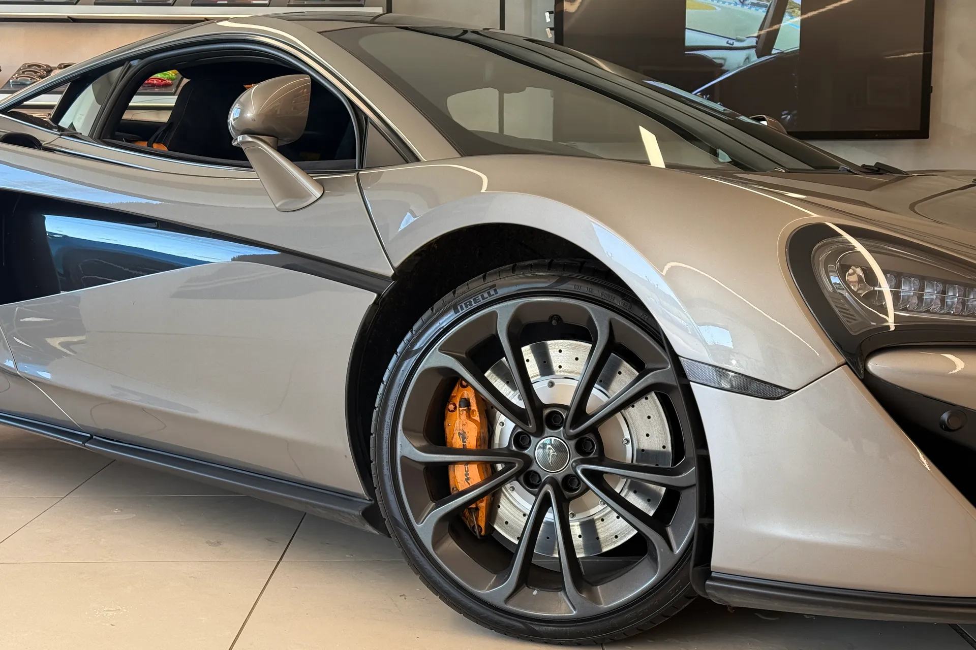 McLaren 540 thumbnail image number 5