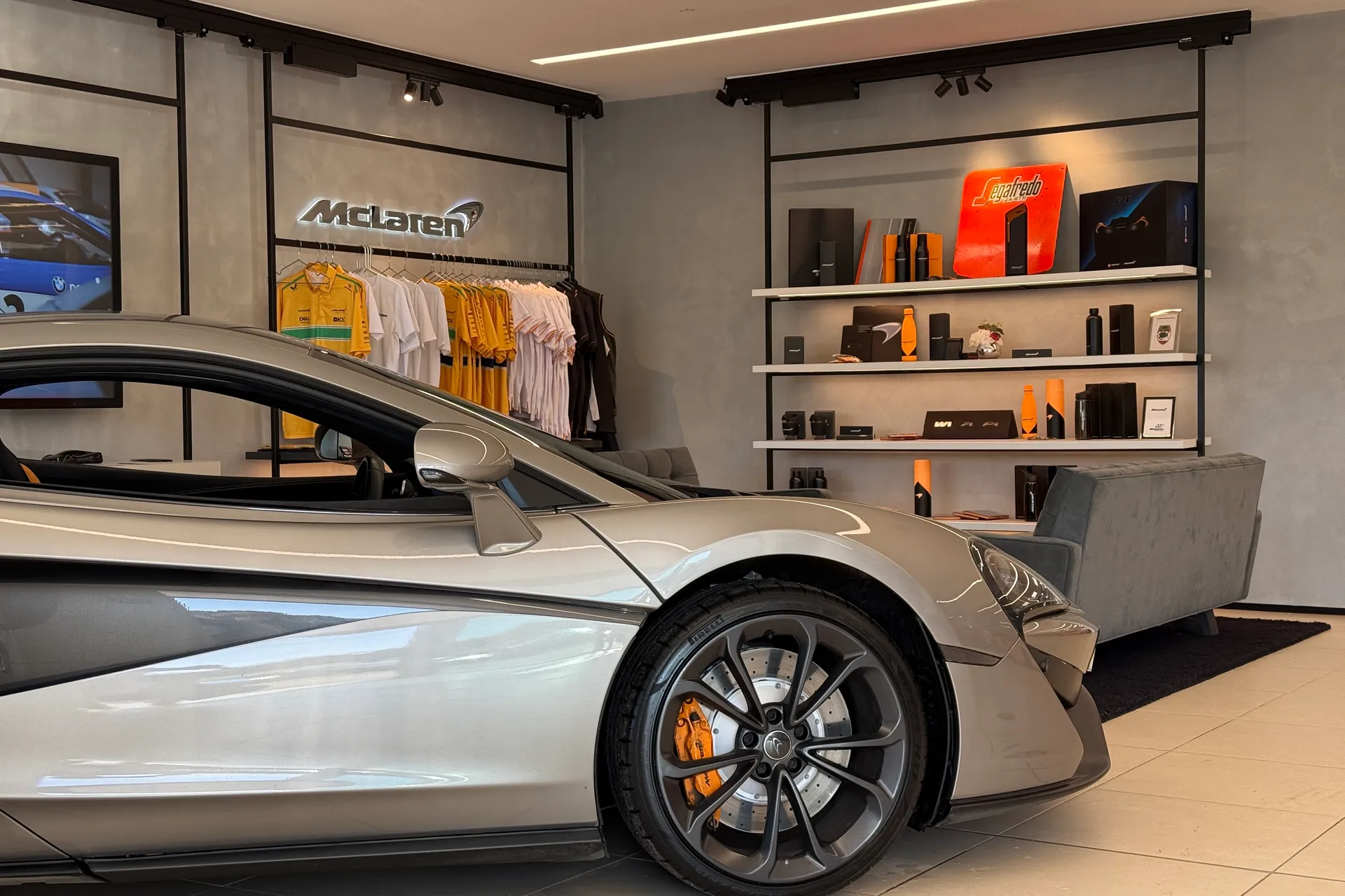 McLaren 540 thumbnail image number 23
