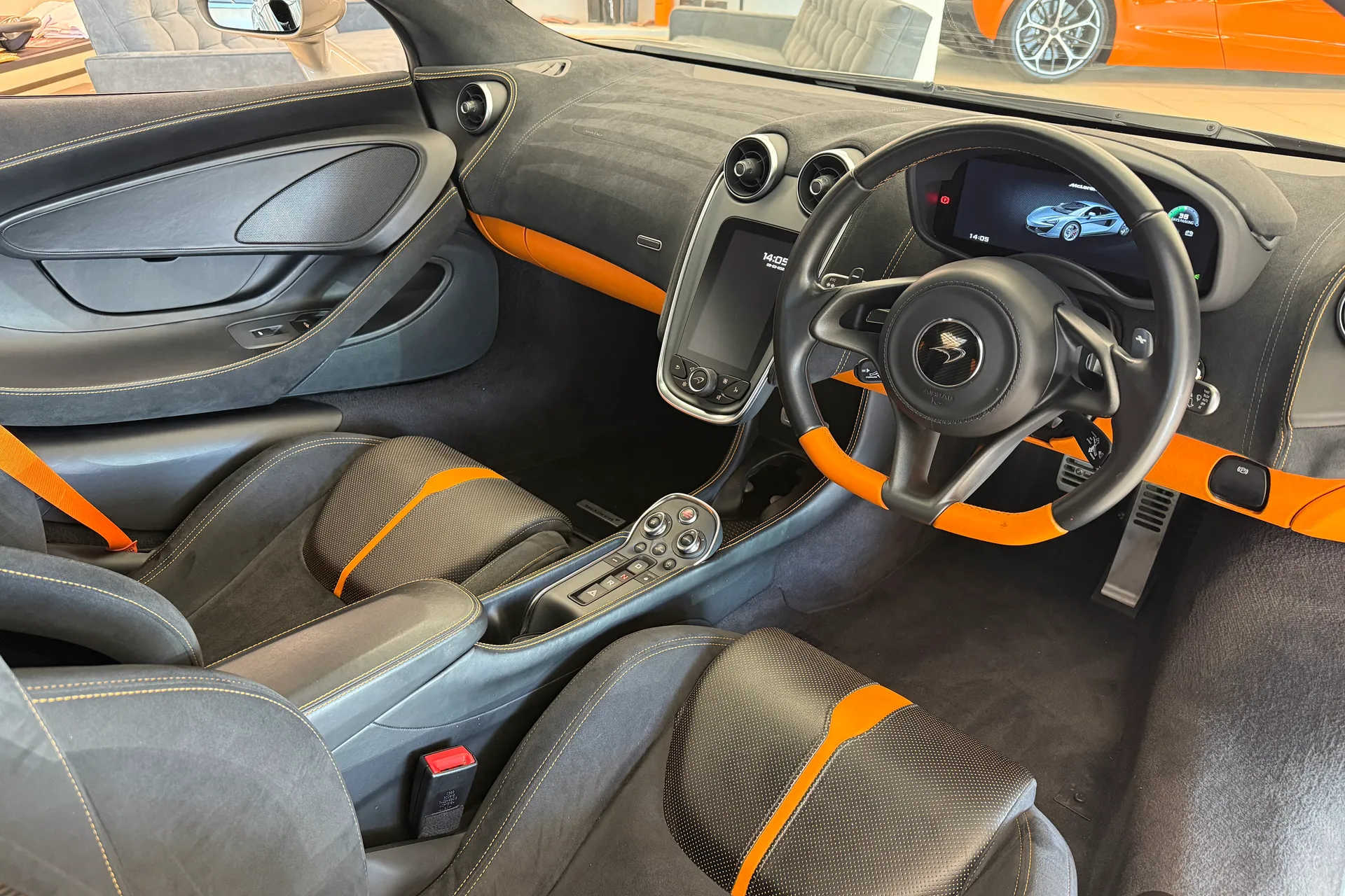 McLaren 540 thumbnail image number 3