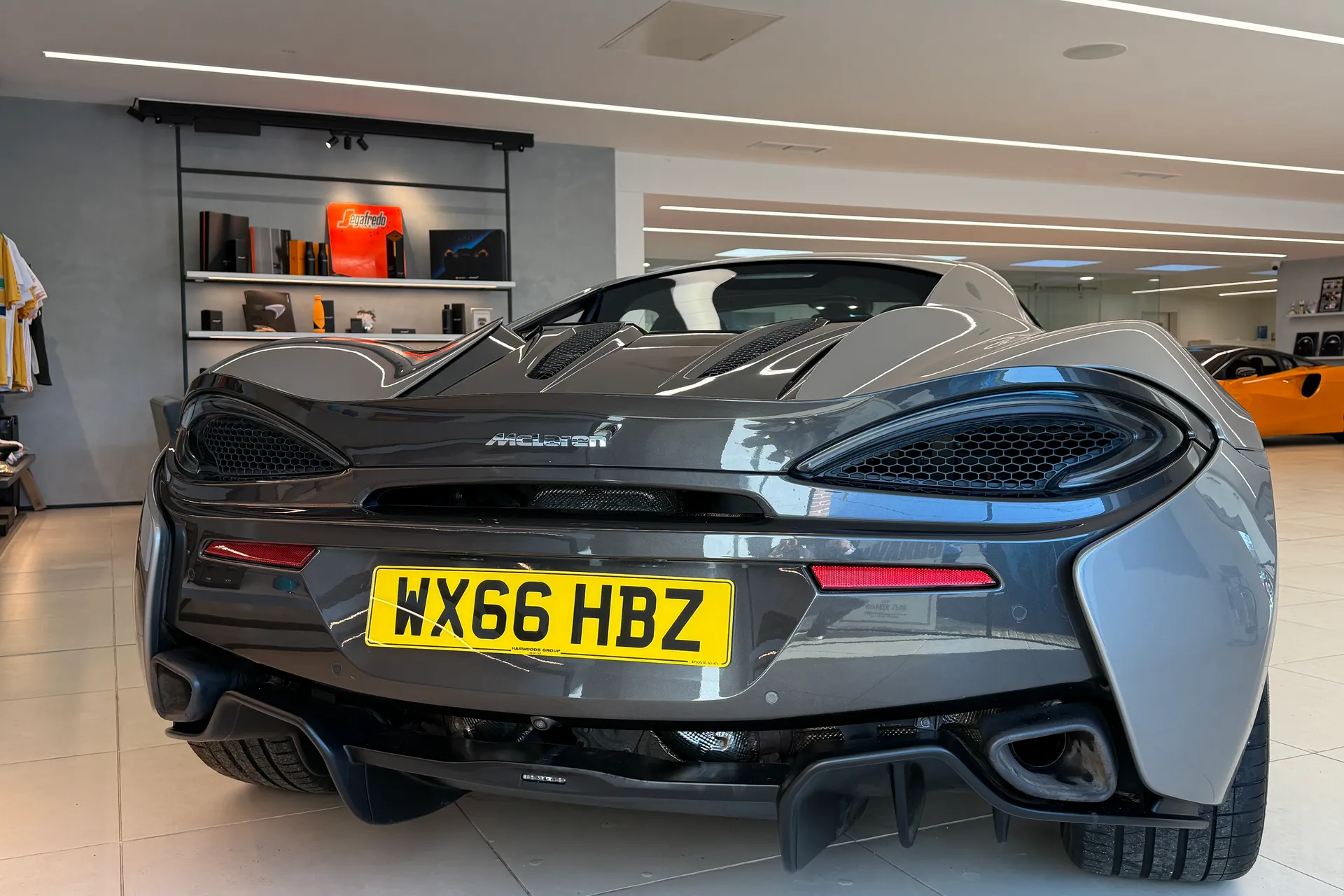 McLaren 540 thumbnail image number 19