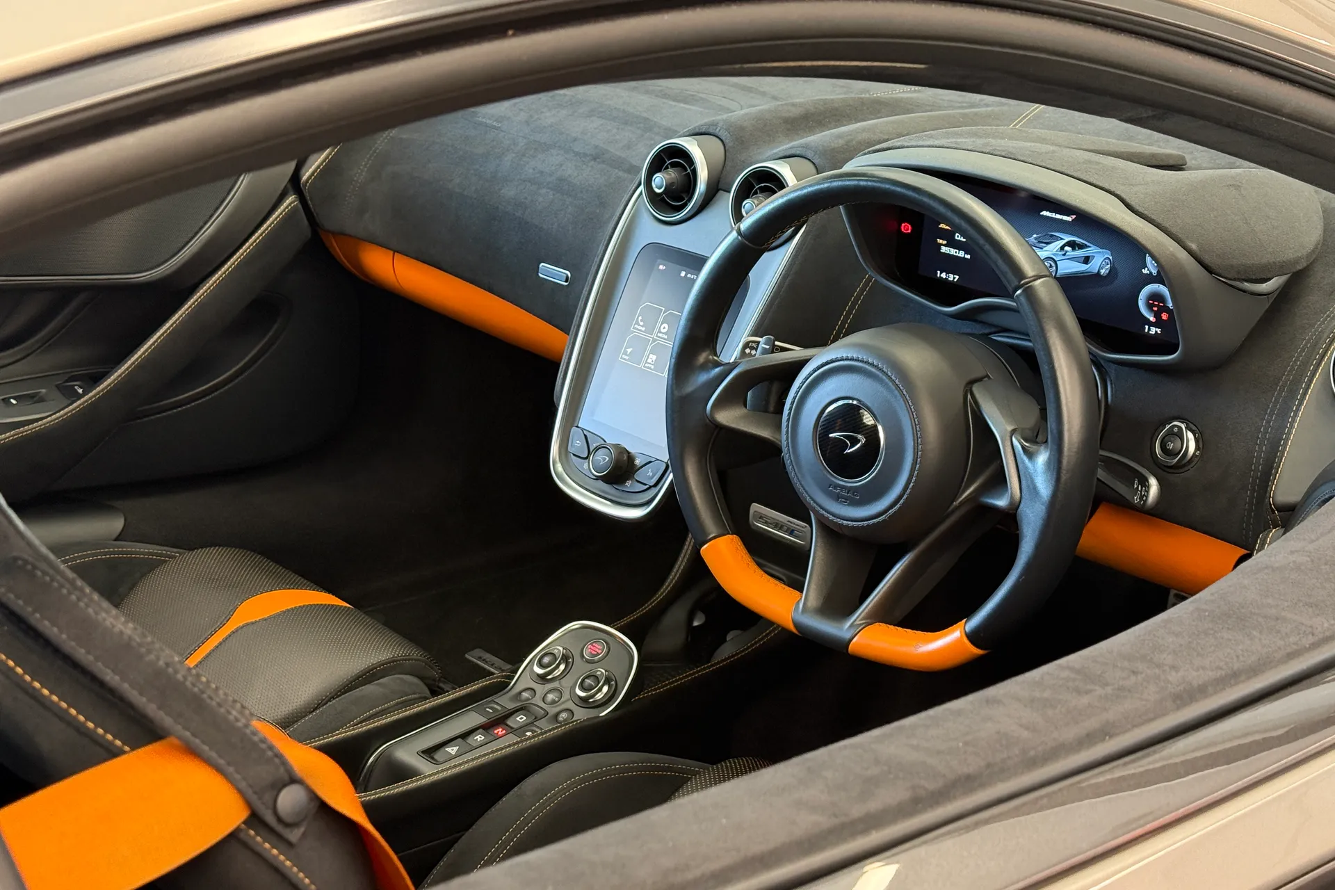 McLaren 540 thumbnail image number 37