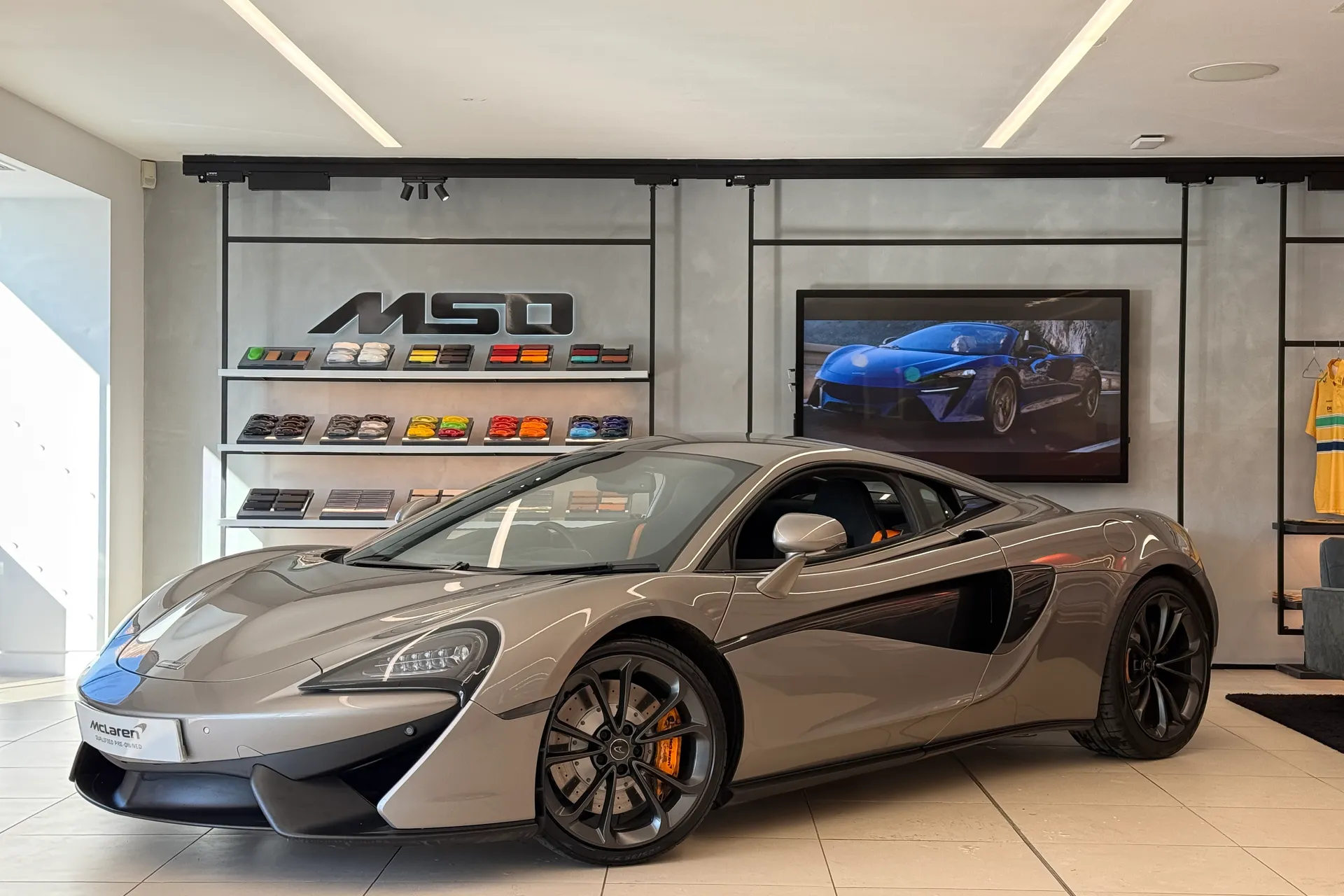 McLaren 540 thumbnail image number 4