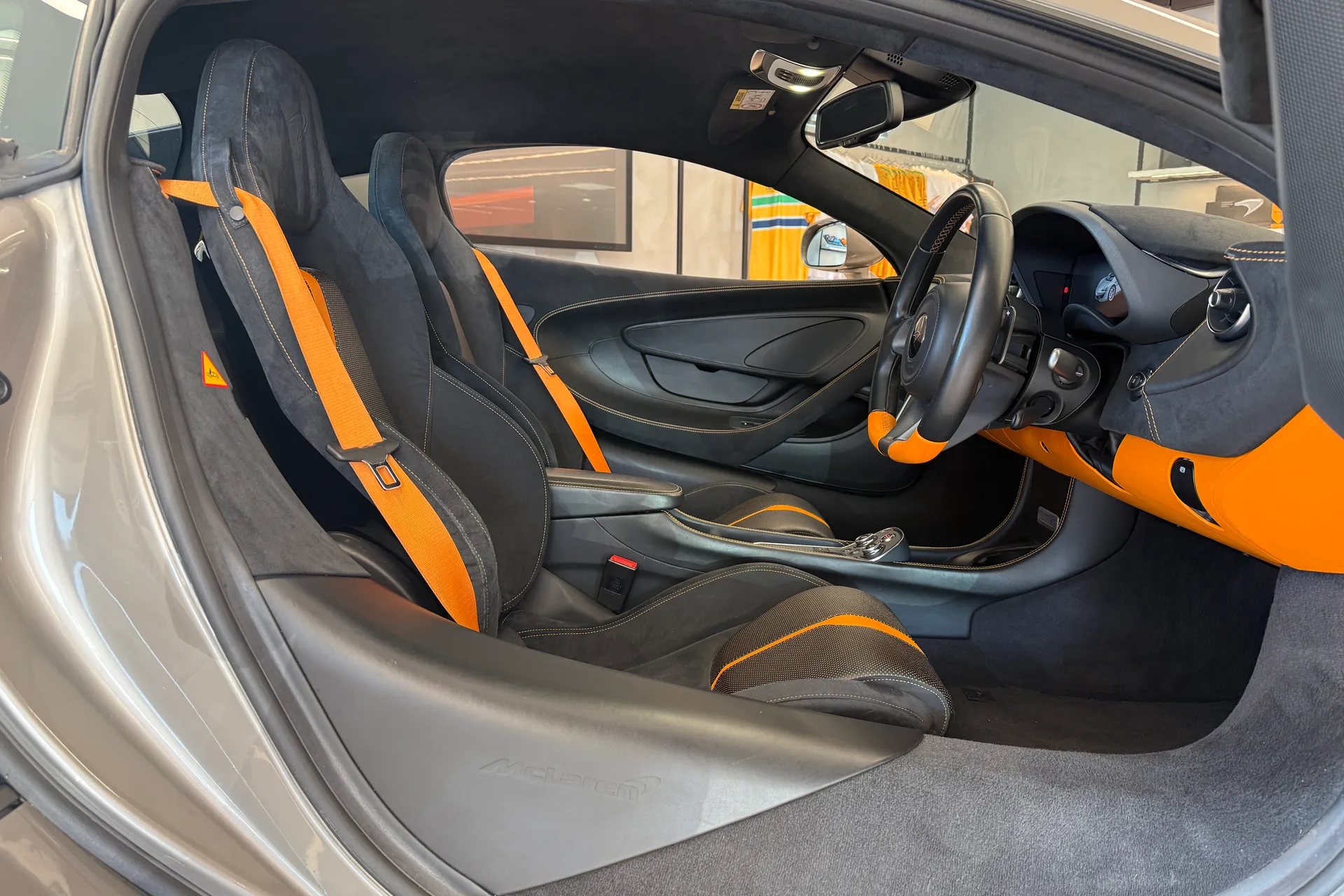 McLaren 540 thumbnail image number 7