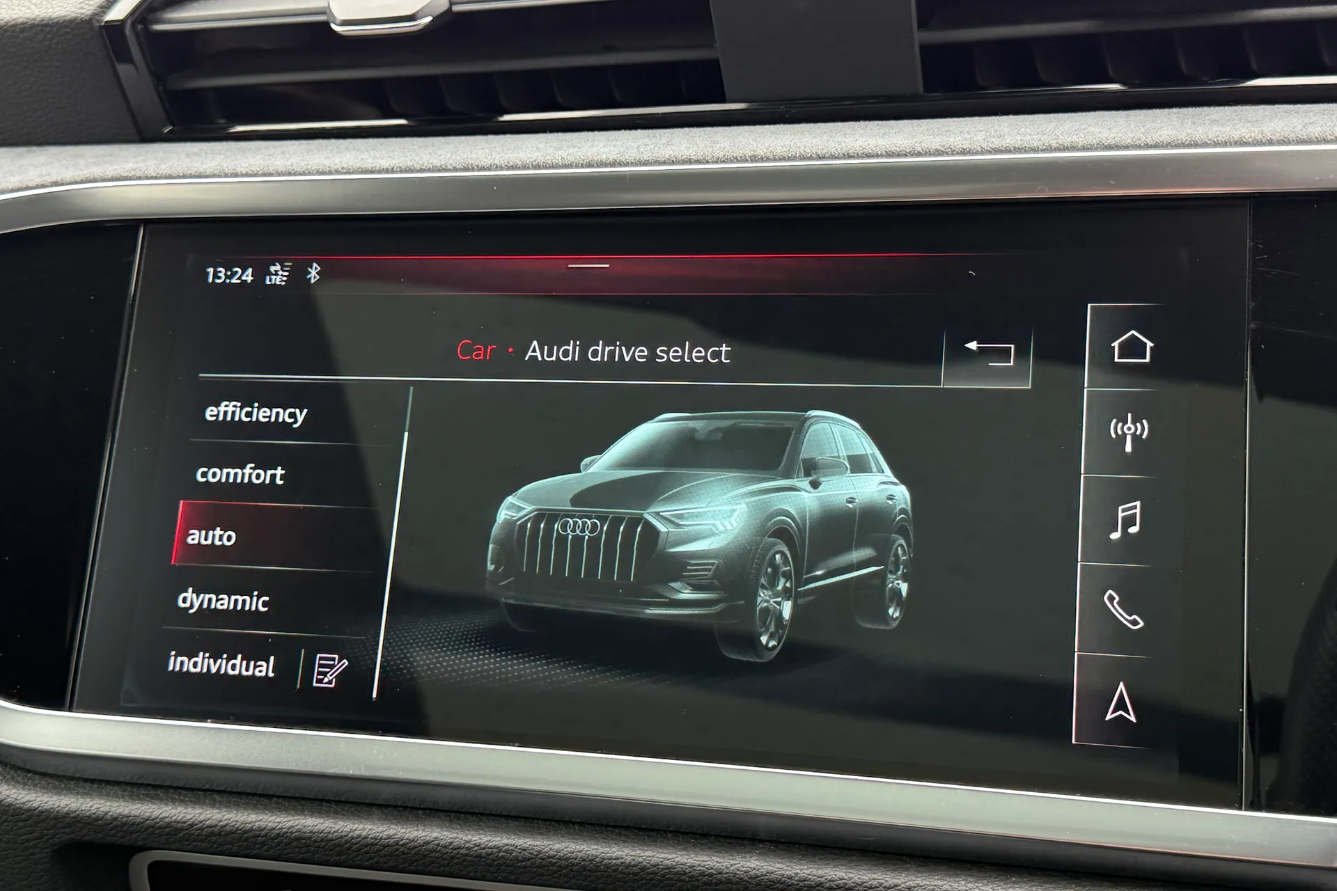 Audi Q3 thumbnail image number 14