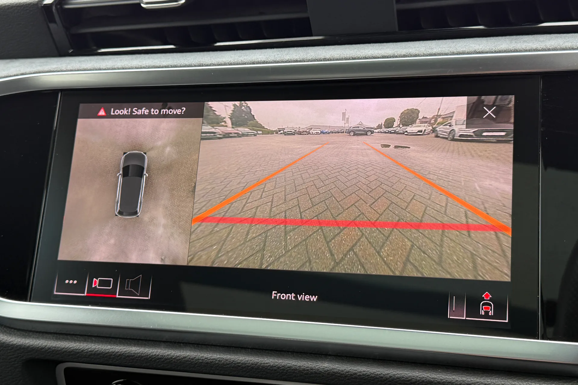 Audi Q3 thumbnail image number 13