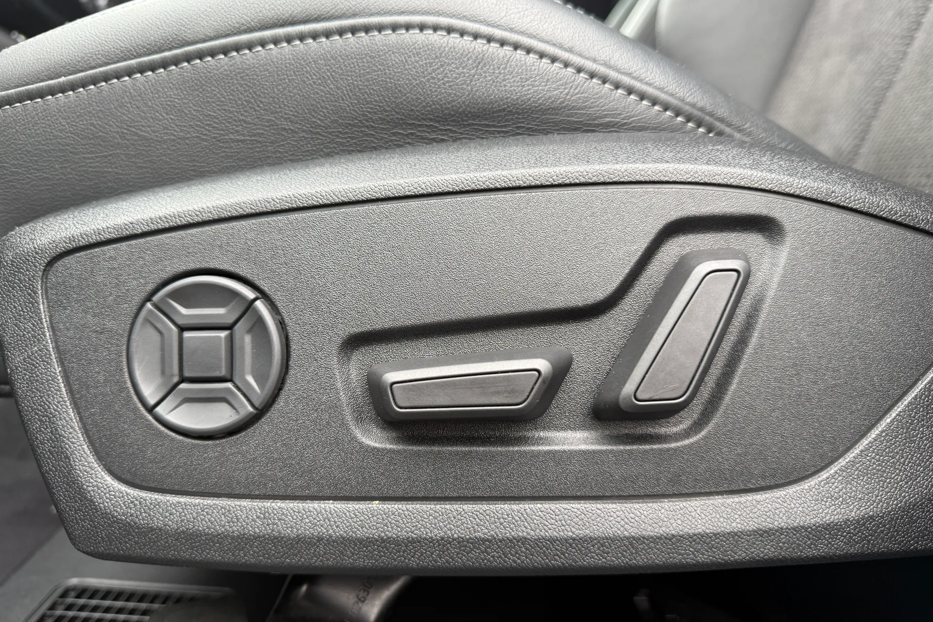 Audi Q3 thumbnail image number 22