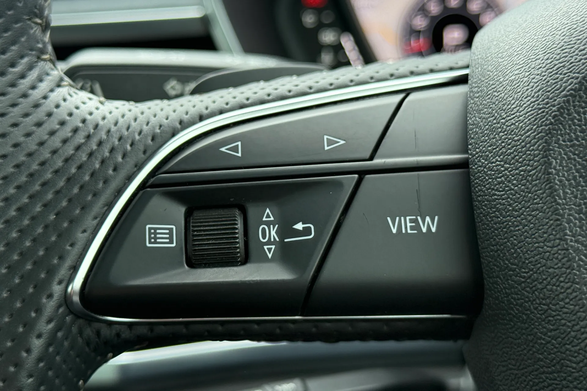 Audi Q3 thumbnail image number 27