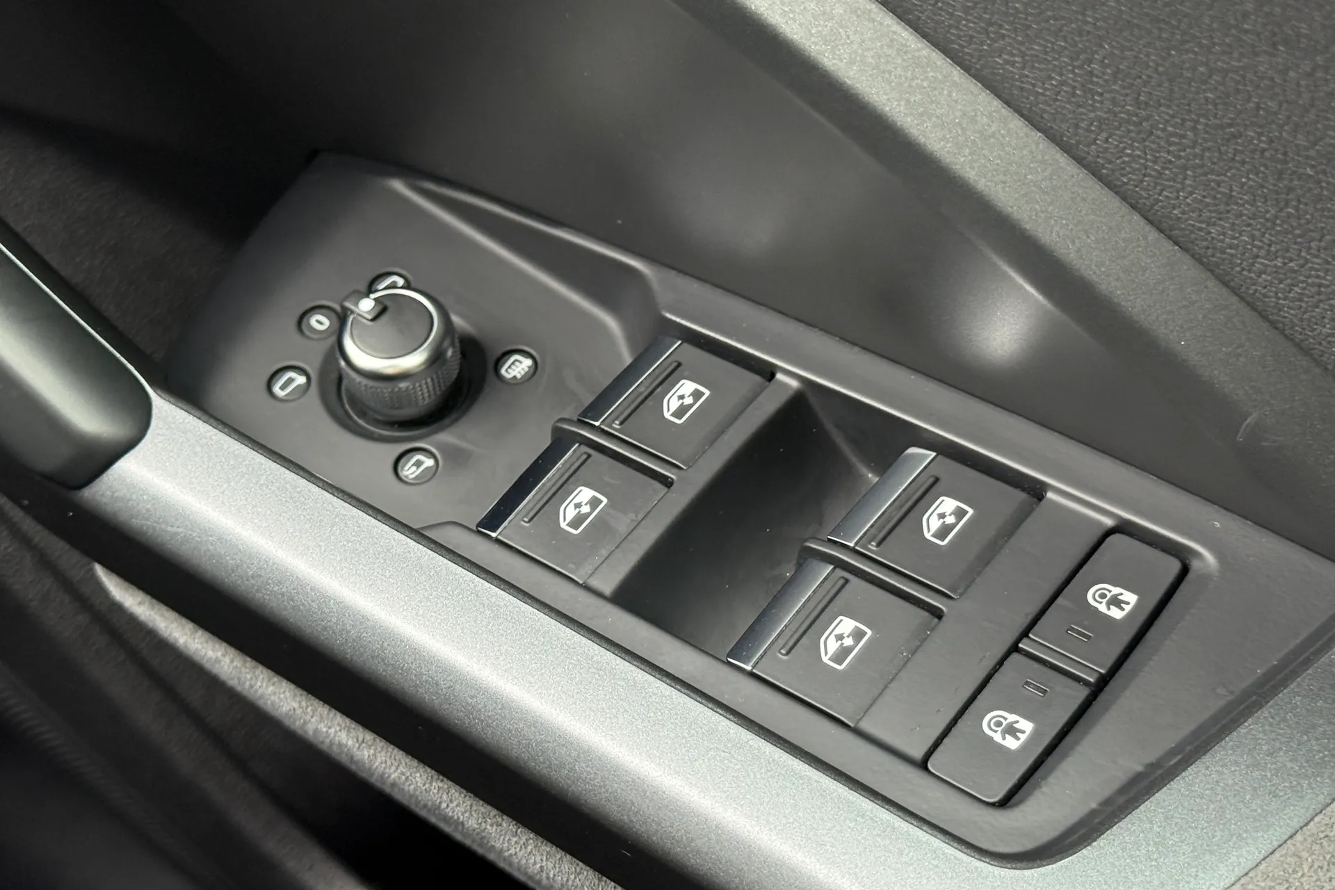 Audi Q3 thumbnail image number 25