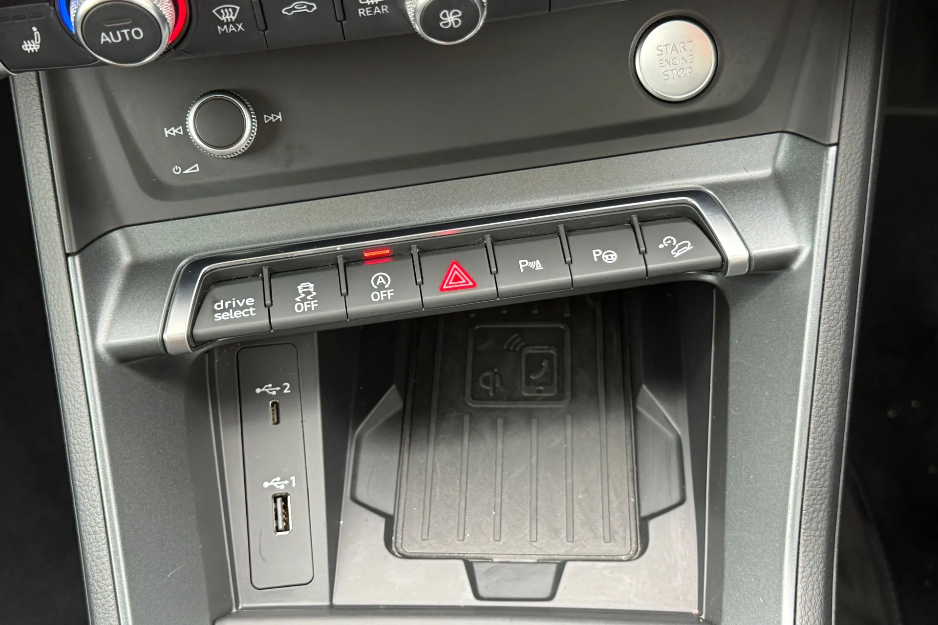 Audi Q3 thumbnail image number 21
