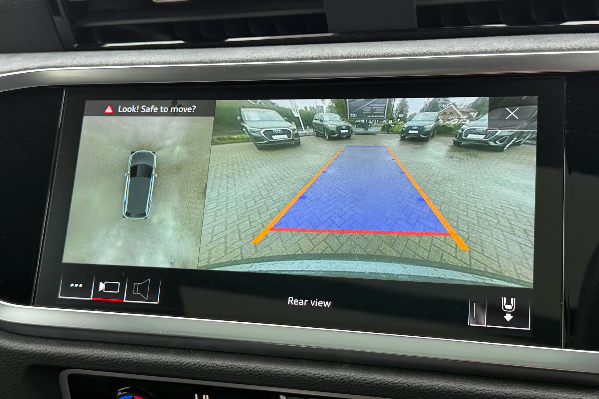 Audi Q3 thumbnail image number 4
