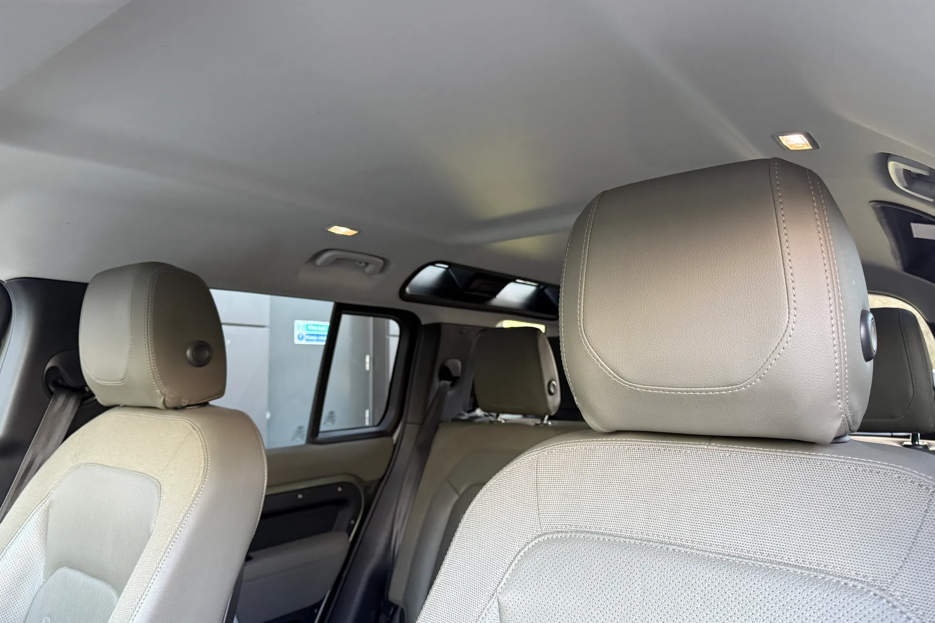 LAND ROVER DEFENDER thumbnail image number 4