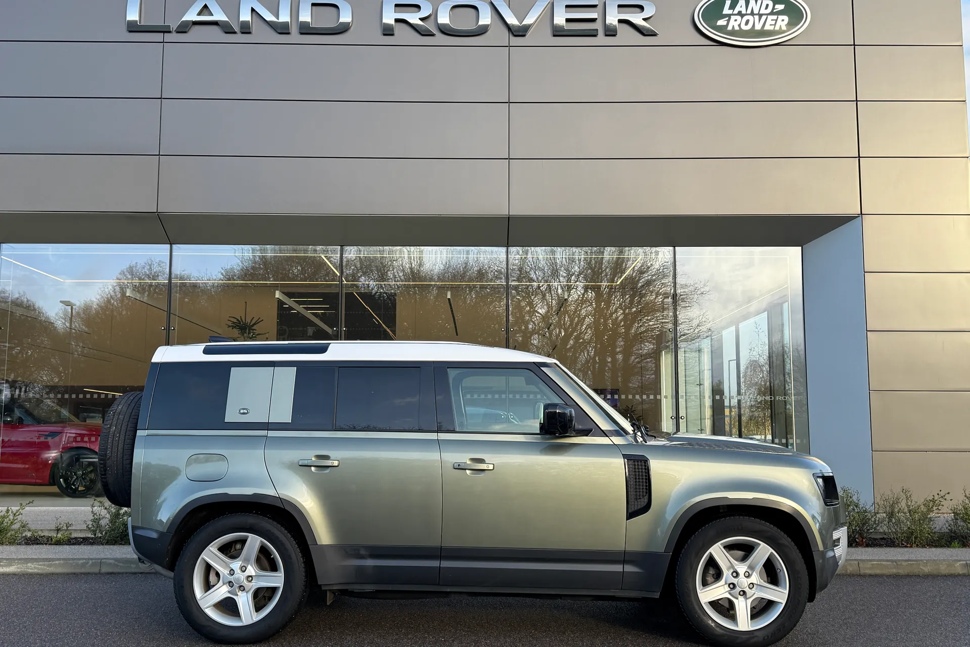 LAND ROVER DEFENDER thumbnail image number 2