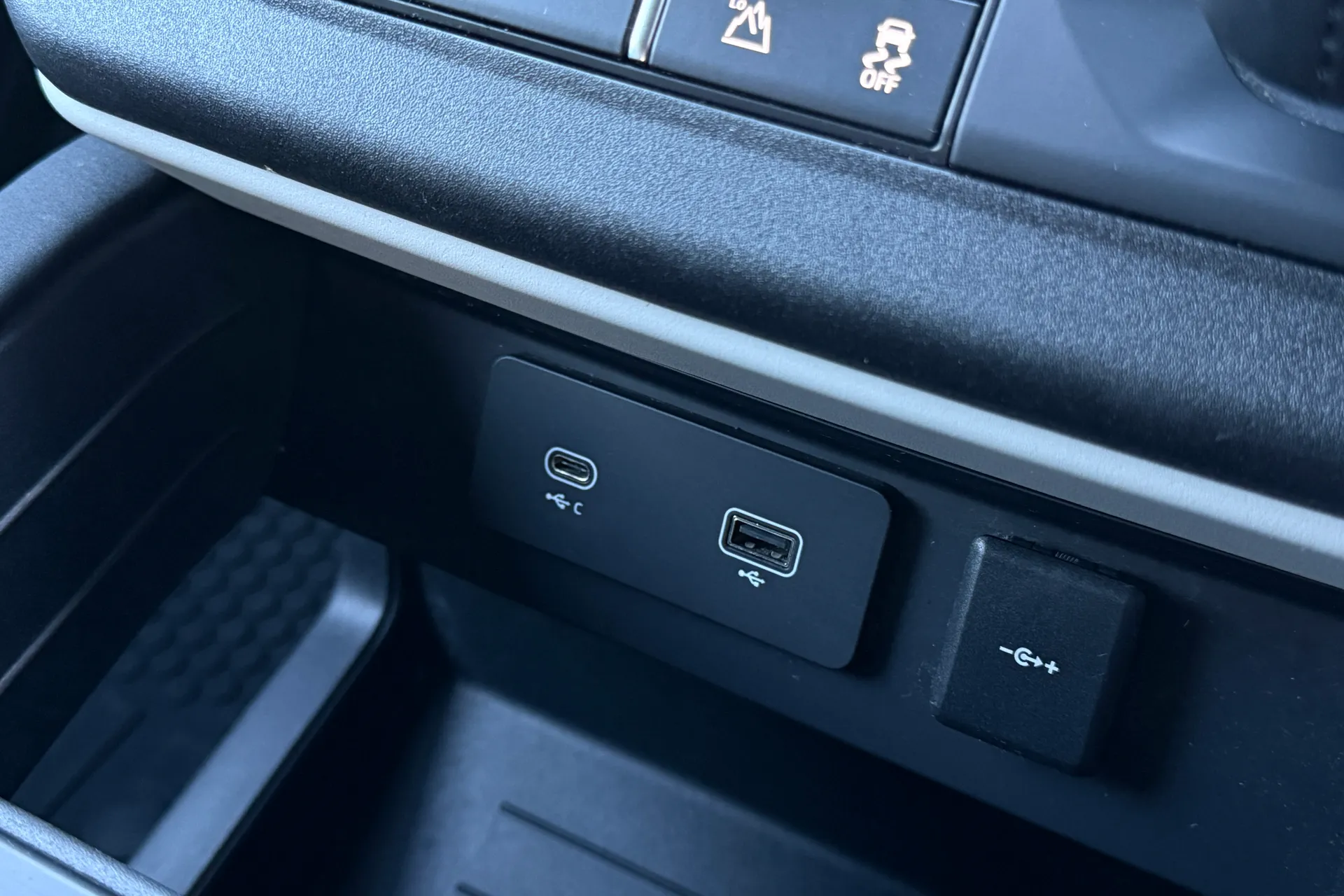 LAND ROVER DEFENDER thumbnail image number 57