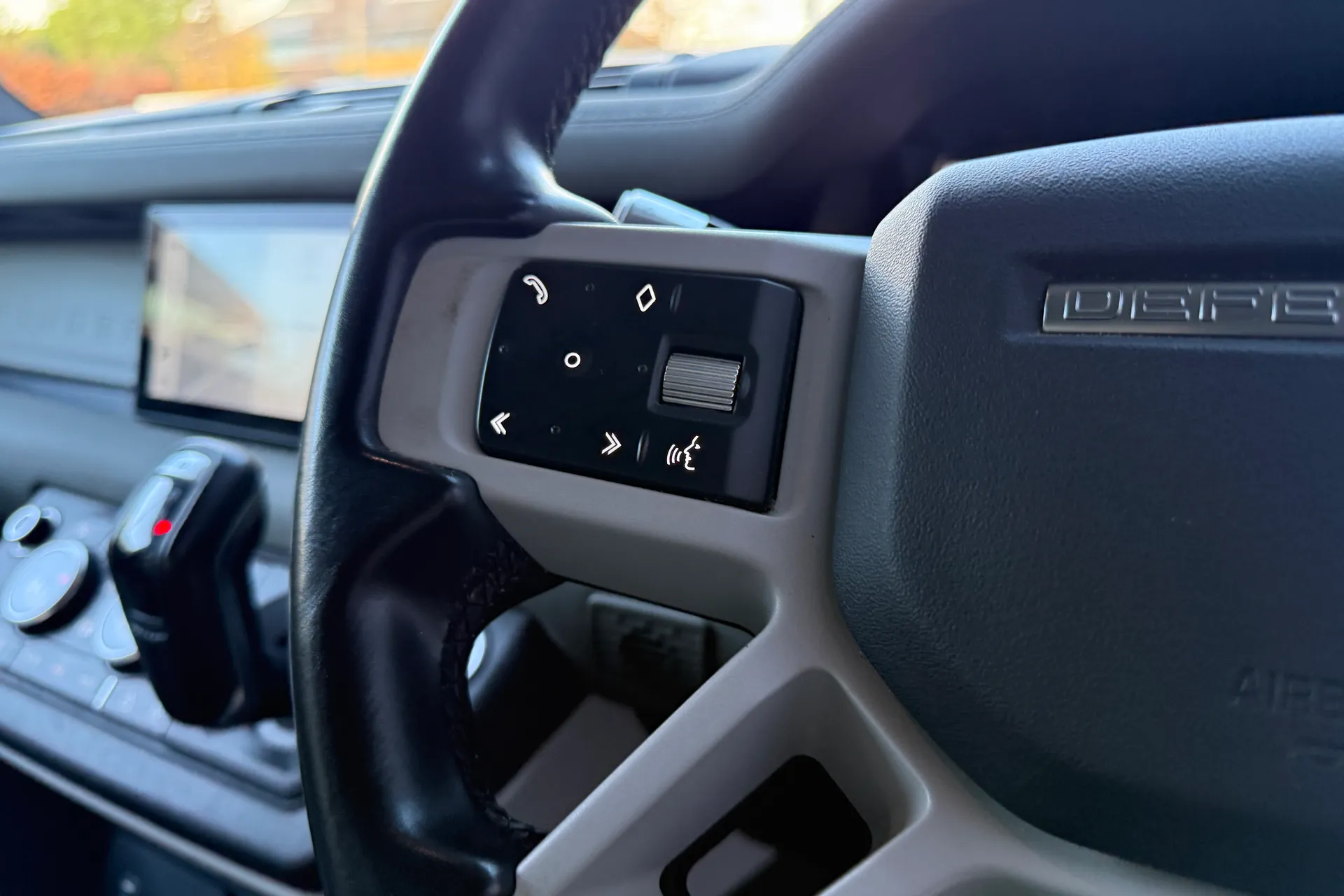 LAND ROVER DEFENDER thumbnail image number 48