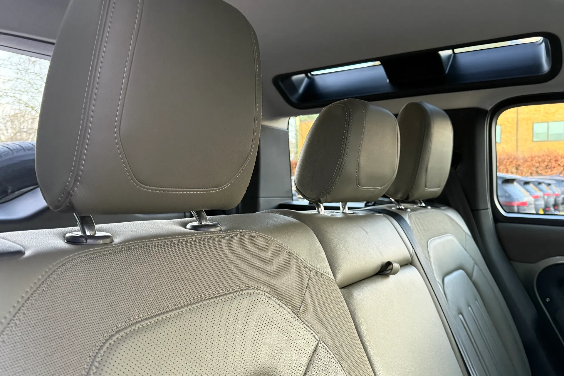 LAND ROVER DEFENDER thumbnail image number 36