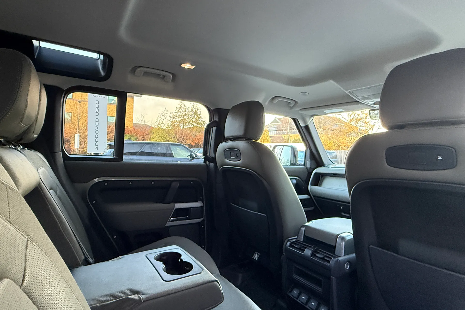 LAND ROVER DEFENDER thumbnail image number 38