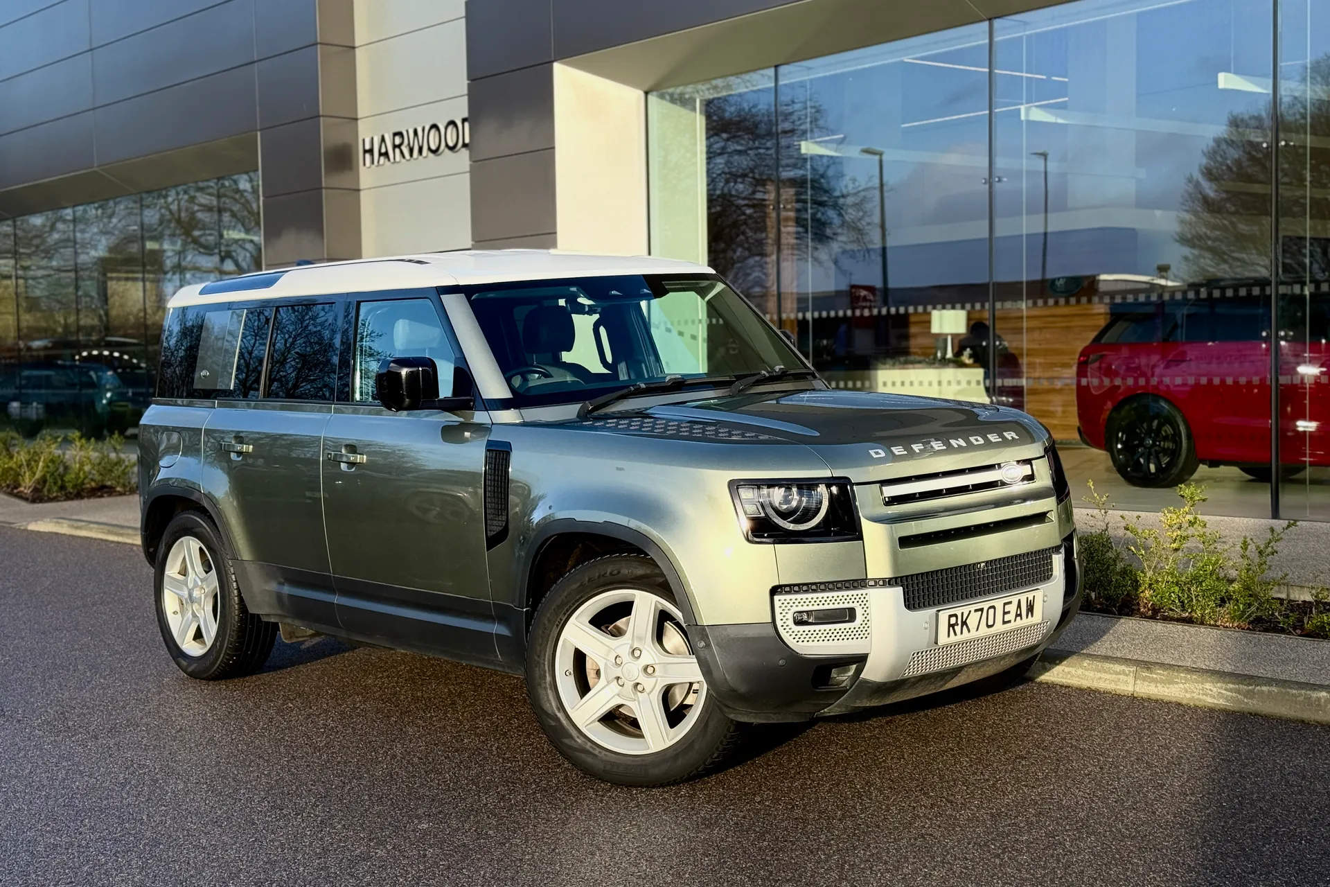 LAND ROVER DEFENDER focused image
