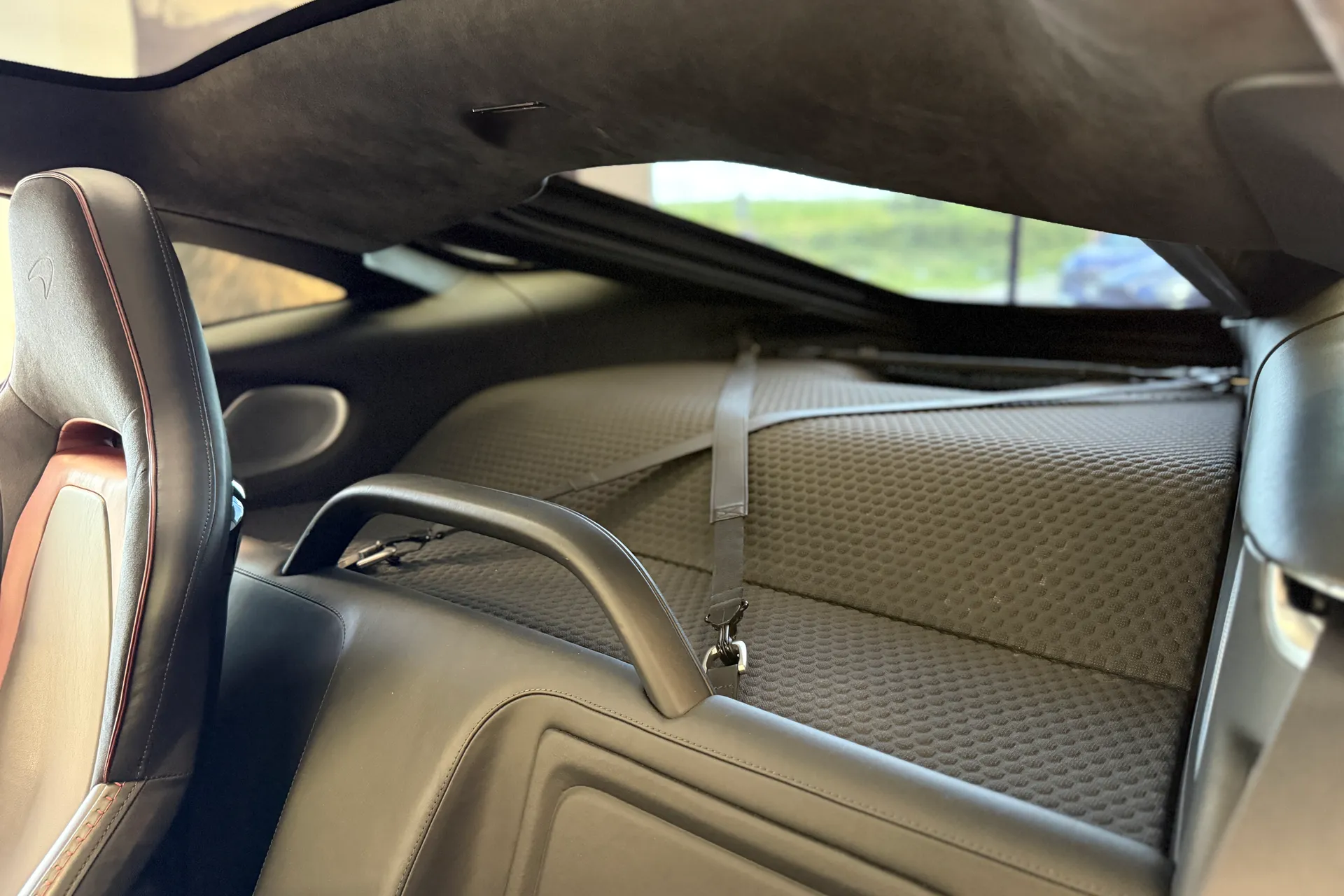 McLaren GT thumbnail image number 17