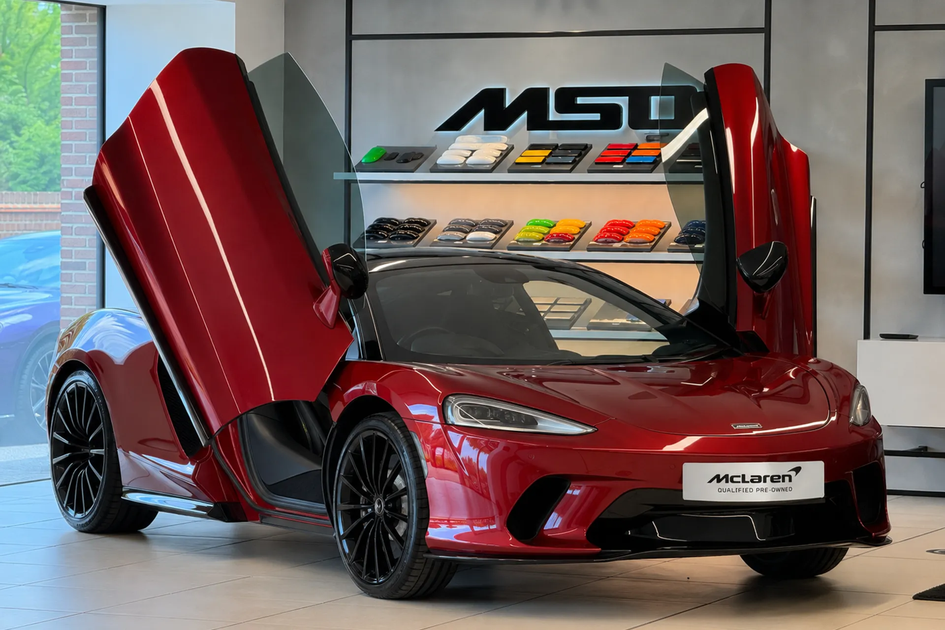 McLaren GT thumbnail image number 2