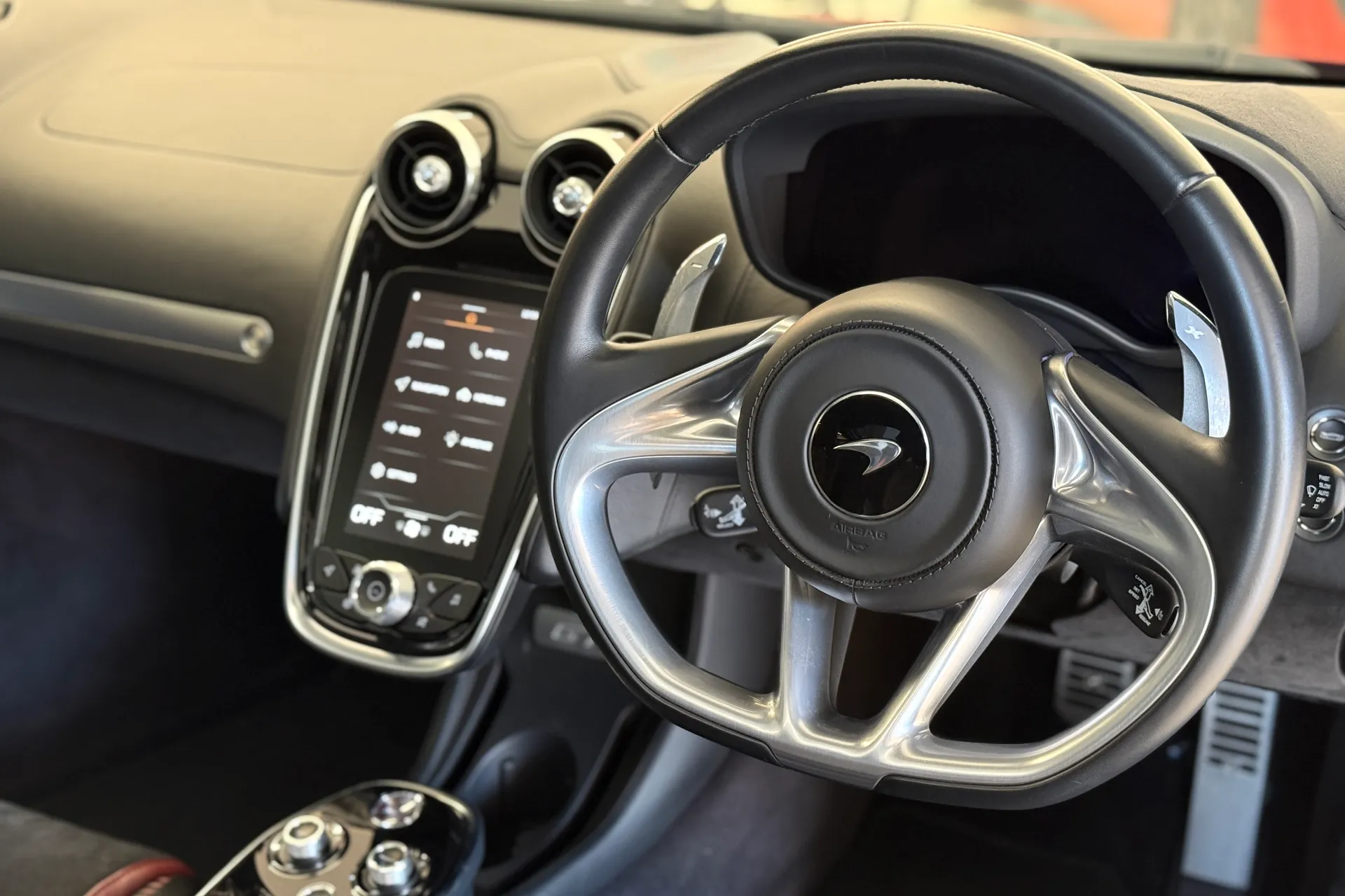 McLaren GT thumbnail image number 12