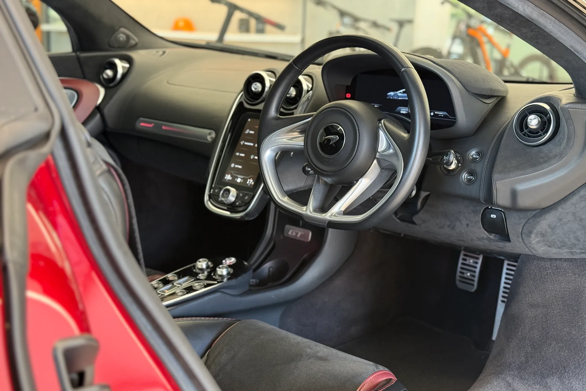 McLaren GT thumbnail image number 10
