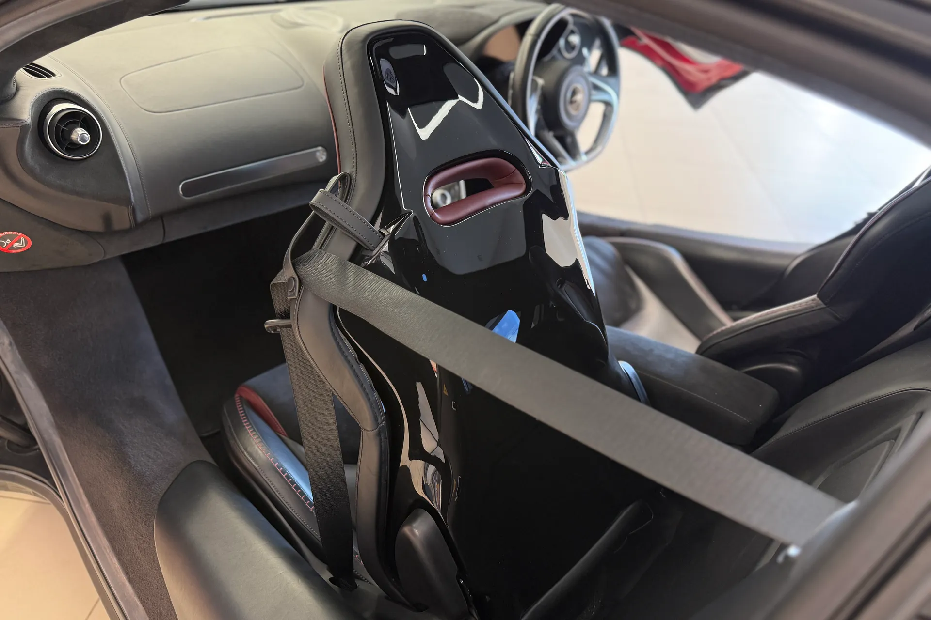 McLaren GT thumbnail image number 16