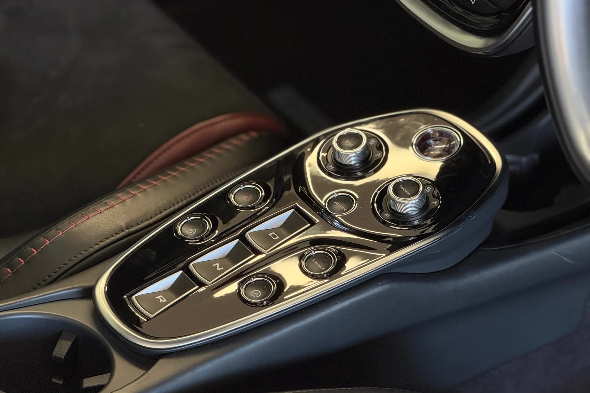 McLaren GT thumbnail image number 11