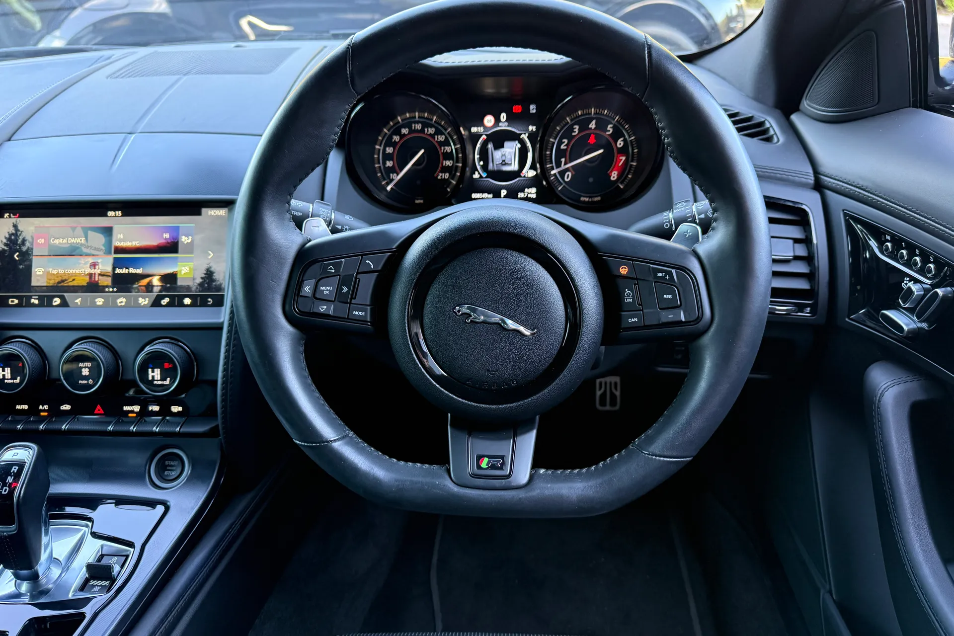 Jaguar F-TYPE thumbnail image number 12