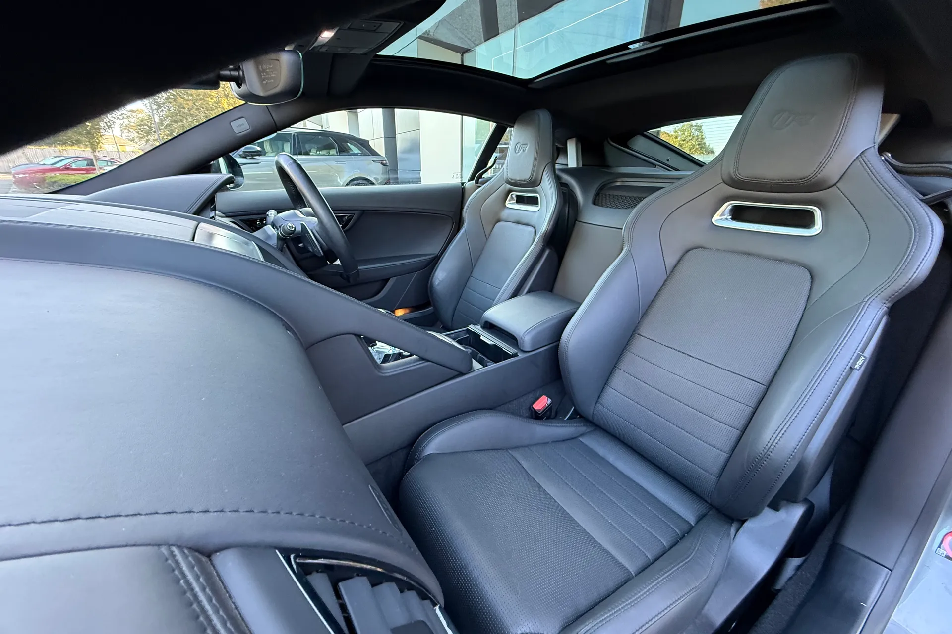 Jaguar F-TYPE thumbnail image number 44