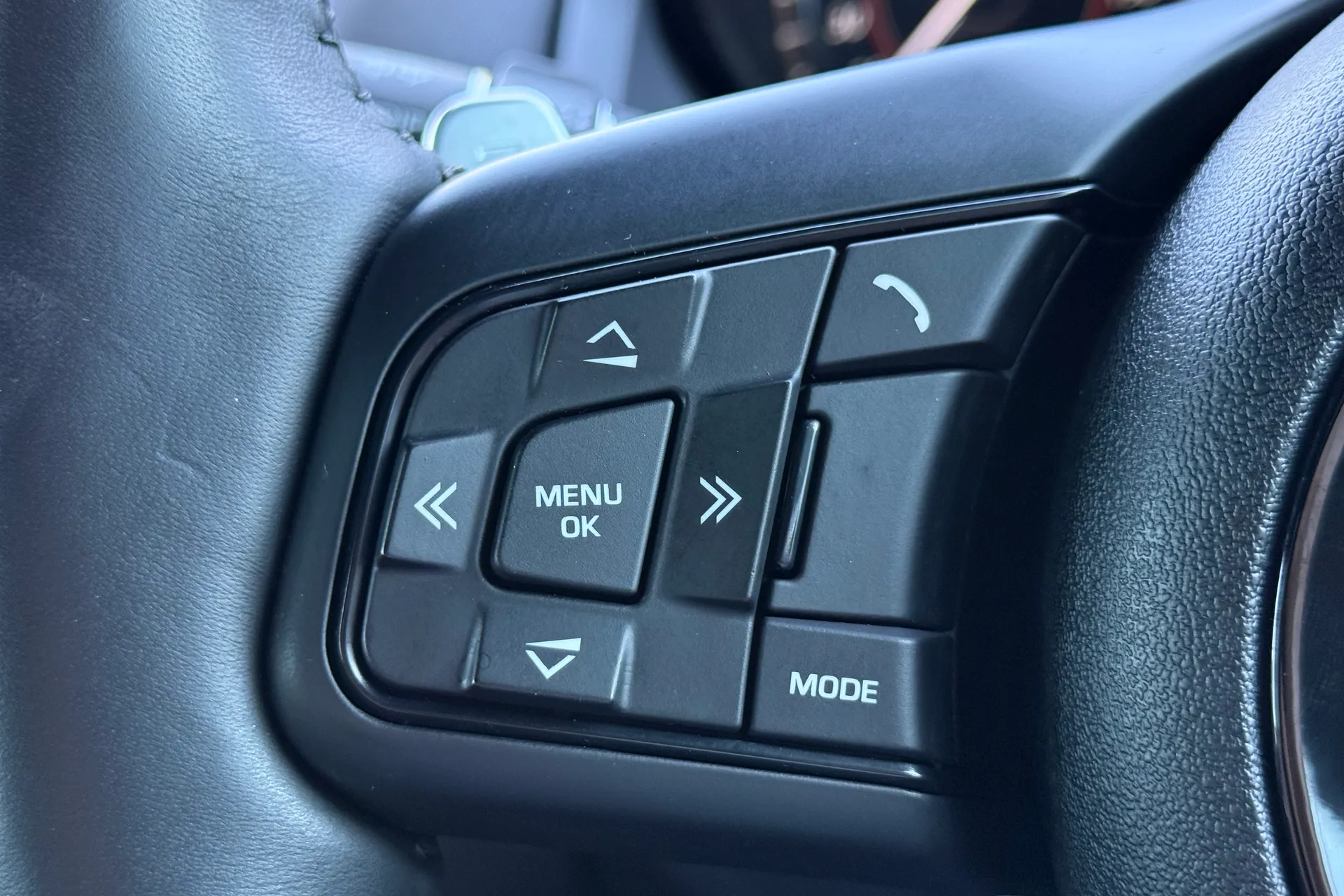 Jaguar F-TYPE thumbnail image number 25