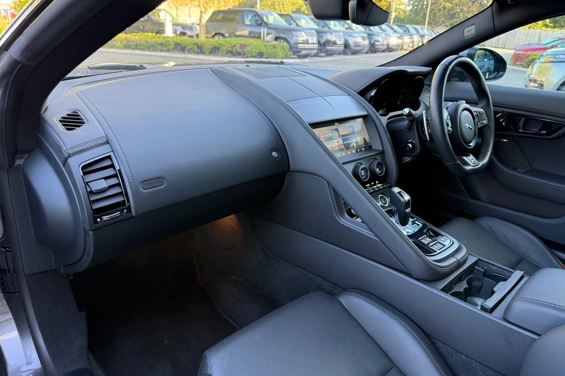 Jaguar F-TYPE thumbnail image number 43