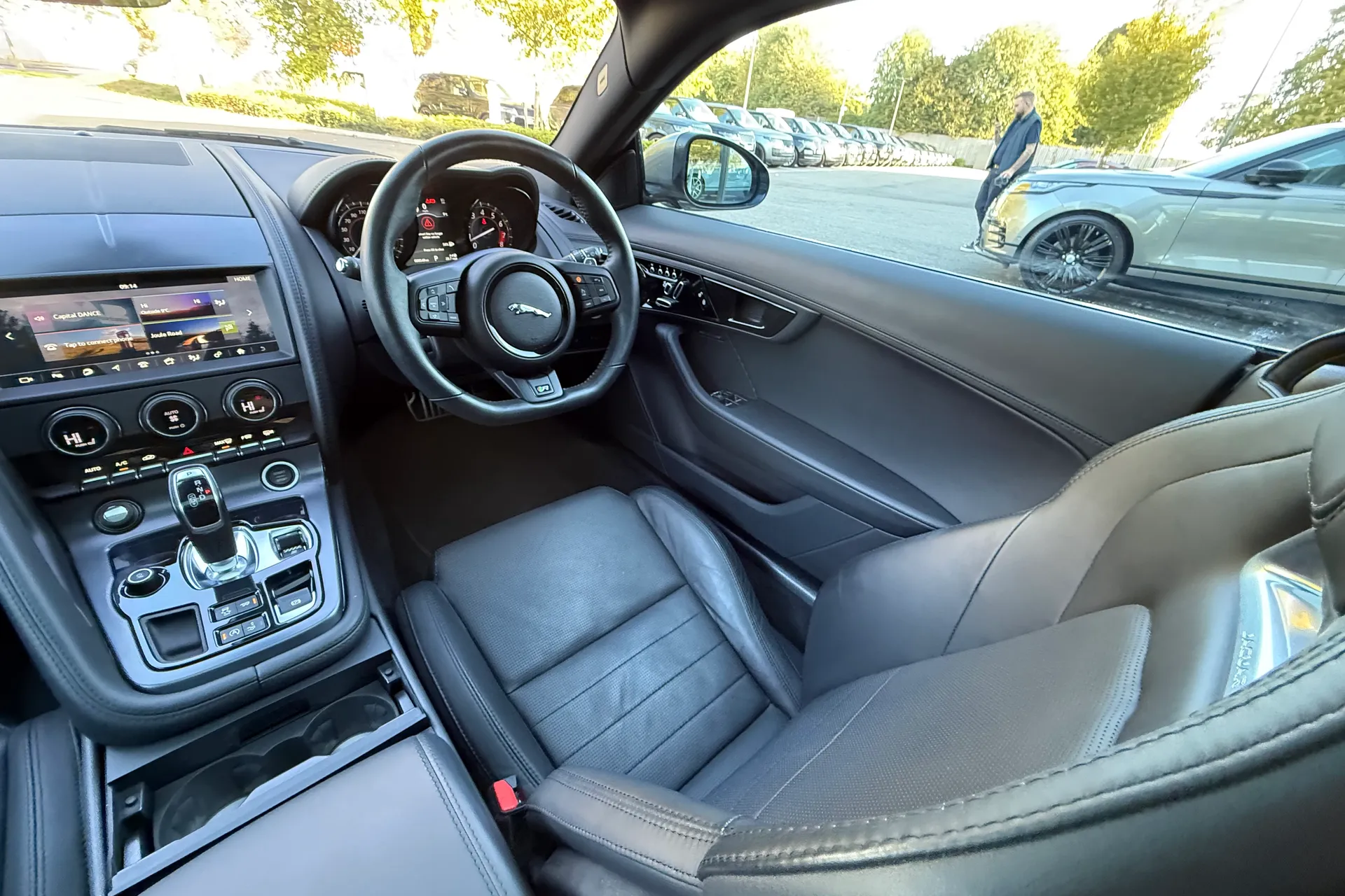 Jaguar F-TYPE thumbnail image number 11