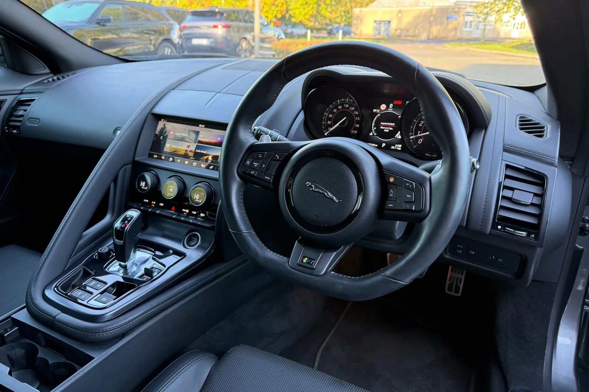 Jaguar F-TYPE thumbnail image number 31