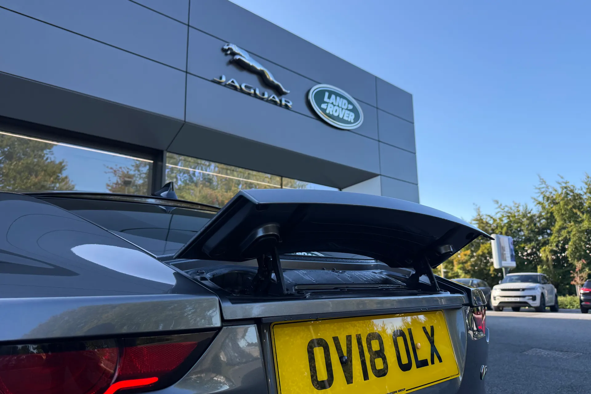 Jaguar F-TYPE thumbnail image number 32