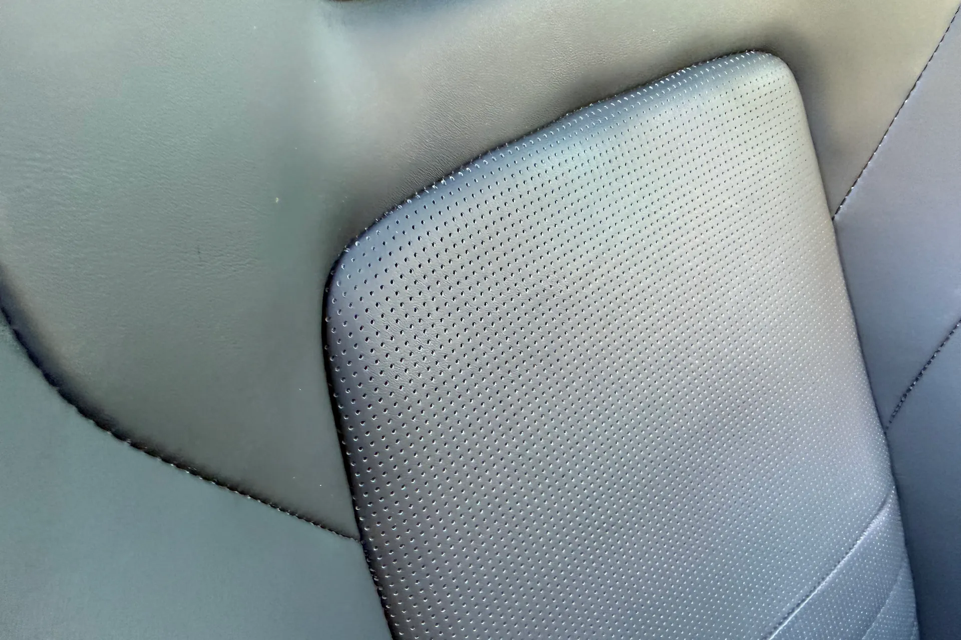 Jaguar F-TYPE thumbnail image number 33