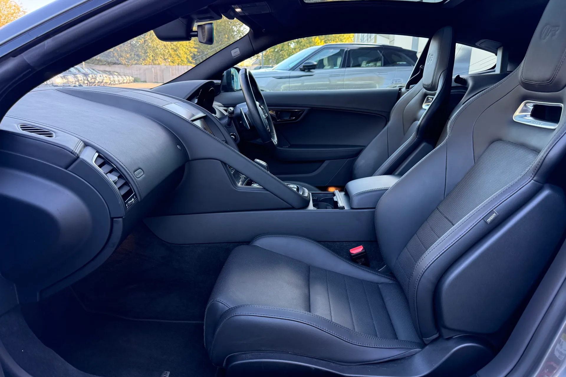 Jaguar F-TYPE thumbnail image number 9