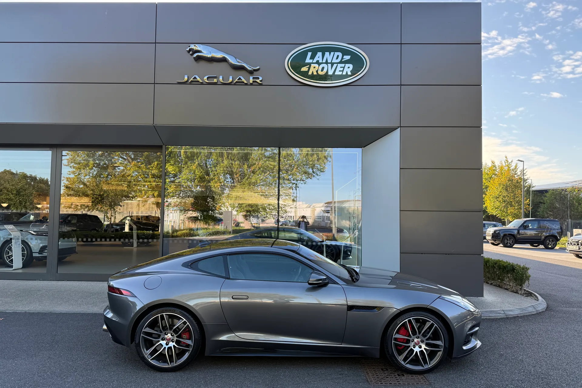 Jaguar F-TYPE thumbnail image number 2