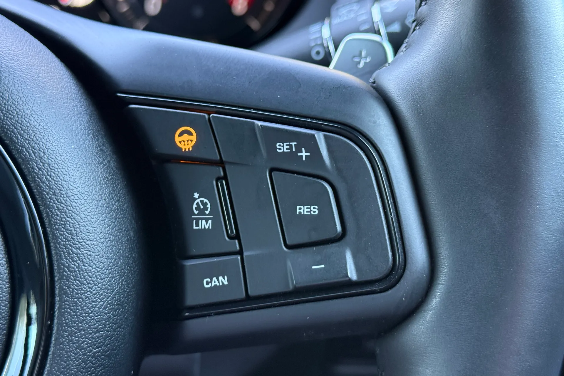 Jaguar F-TYPE thumbnail image number 27