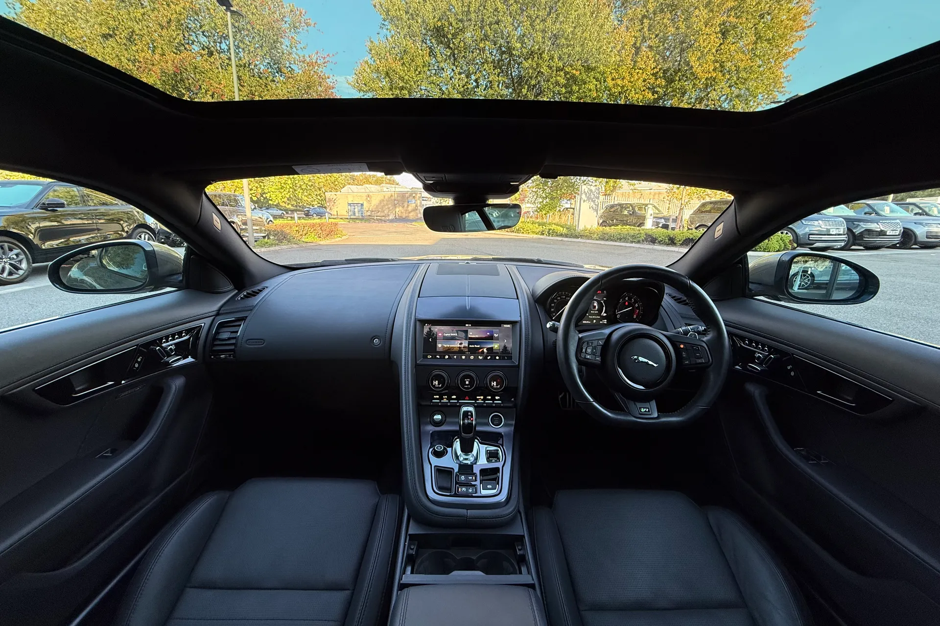 Jaguar F-TYPE thumbnail image number 3